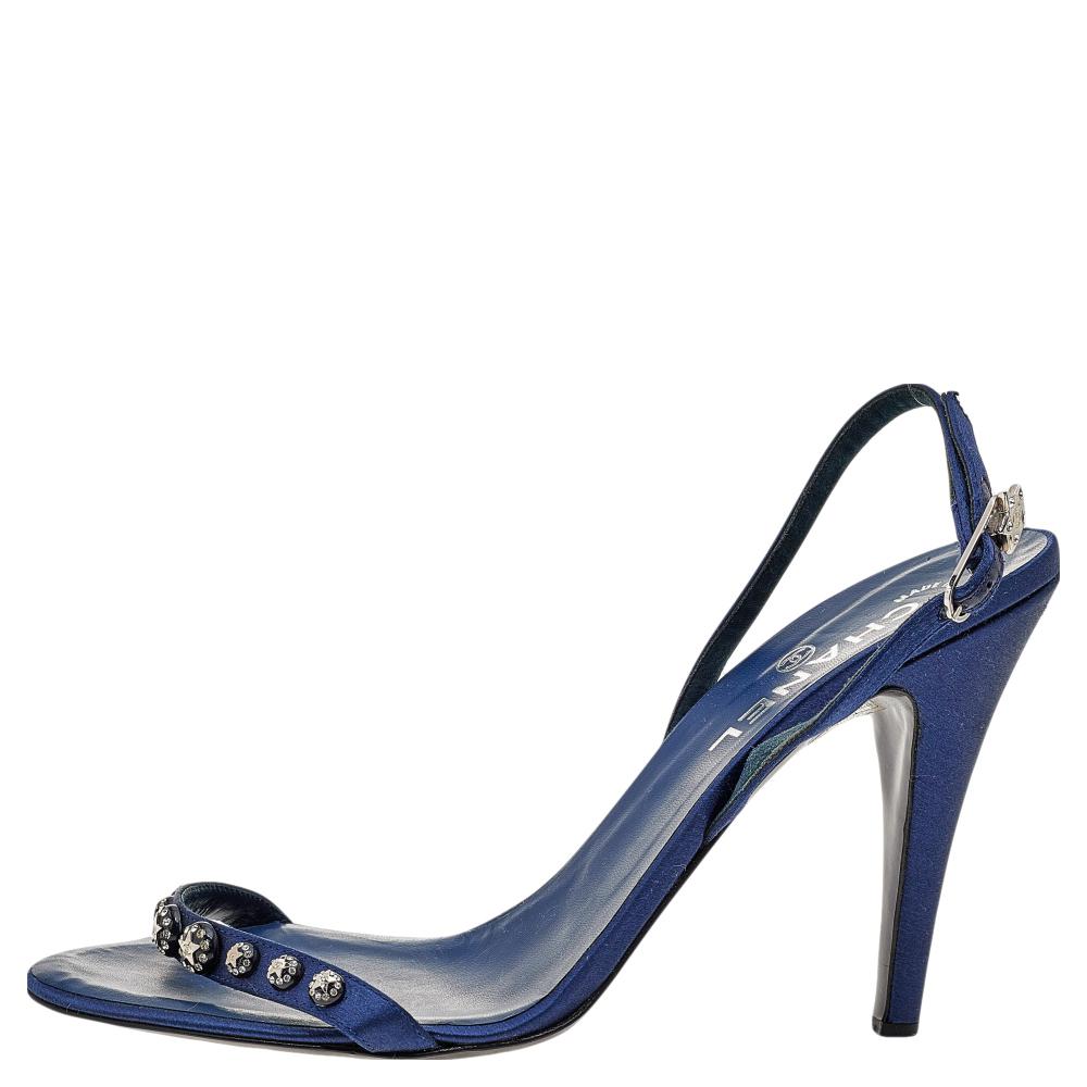 Chanel Blue Satin Crystal Embellished CC Star Slingback Sandals Size 40.5 In Good Condition In Dubai, Al Qouz 2