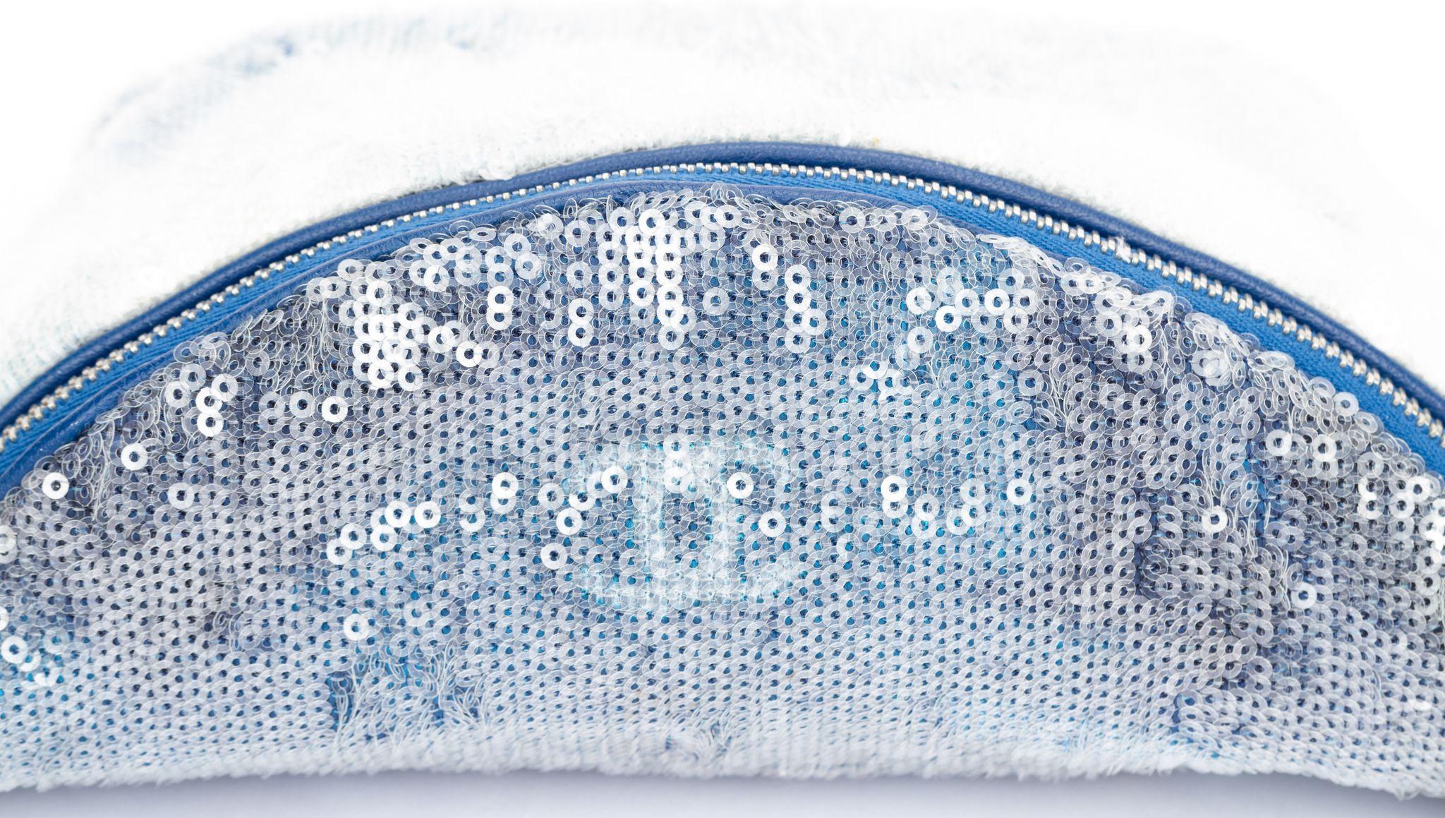 Chanel - Sac ceinture cascade à sequins bleus en vente 1