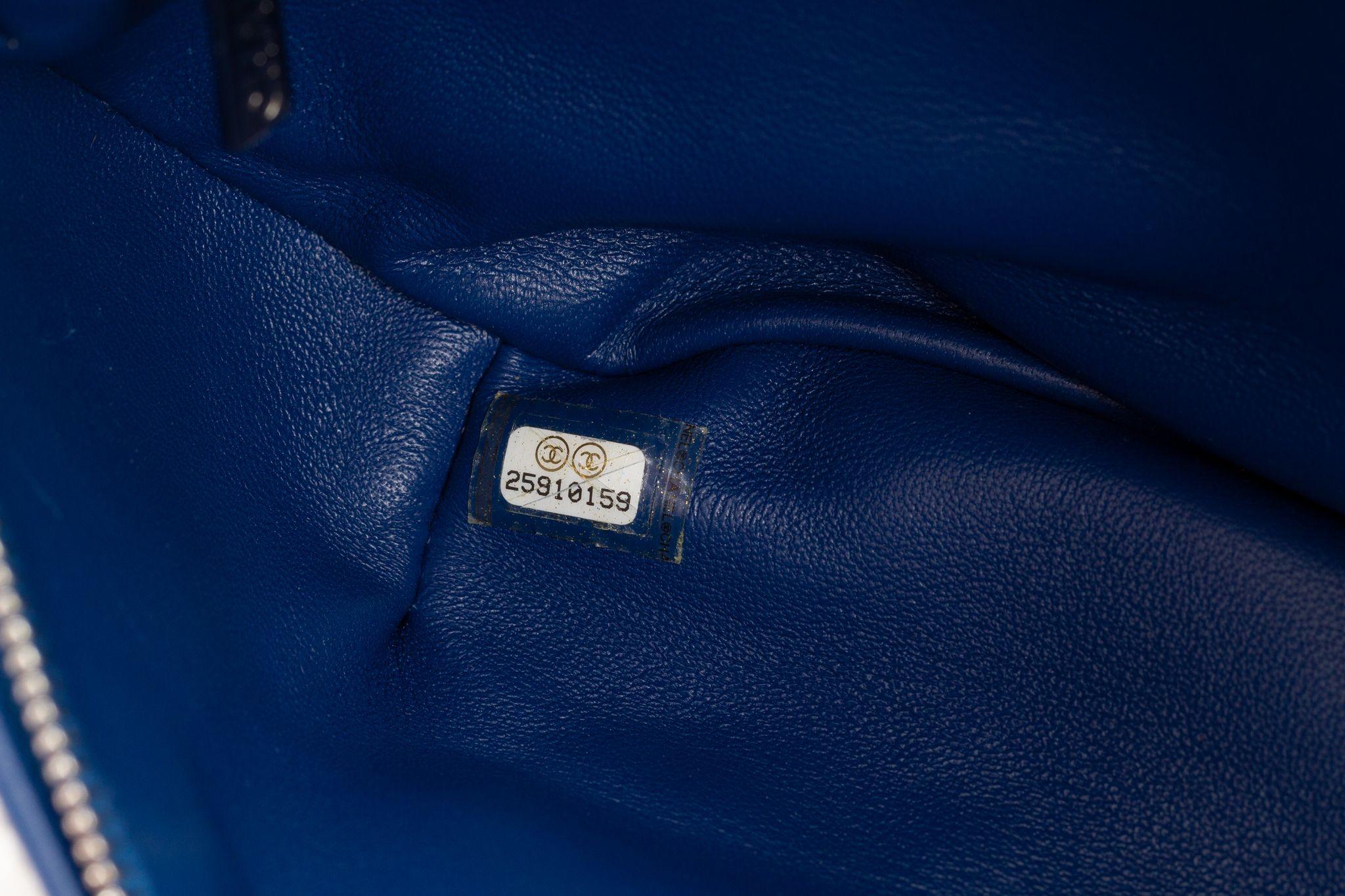 Chanel - Sac ceinture cascade à sequins bleus en vente 3