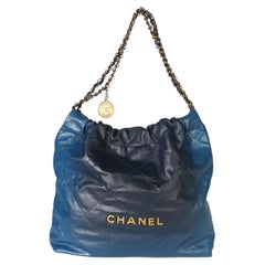Chanel Hobo, mittelgroß, aus blau meliertem, gestepptem Kalbsleder, Modell 22