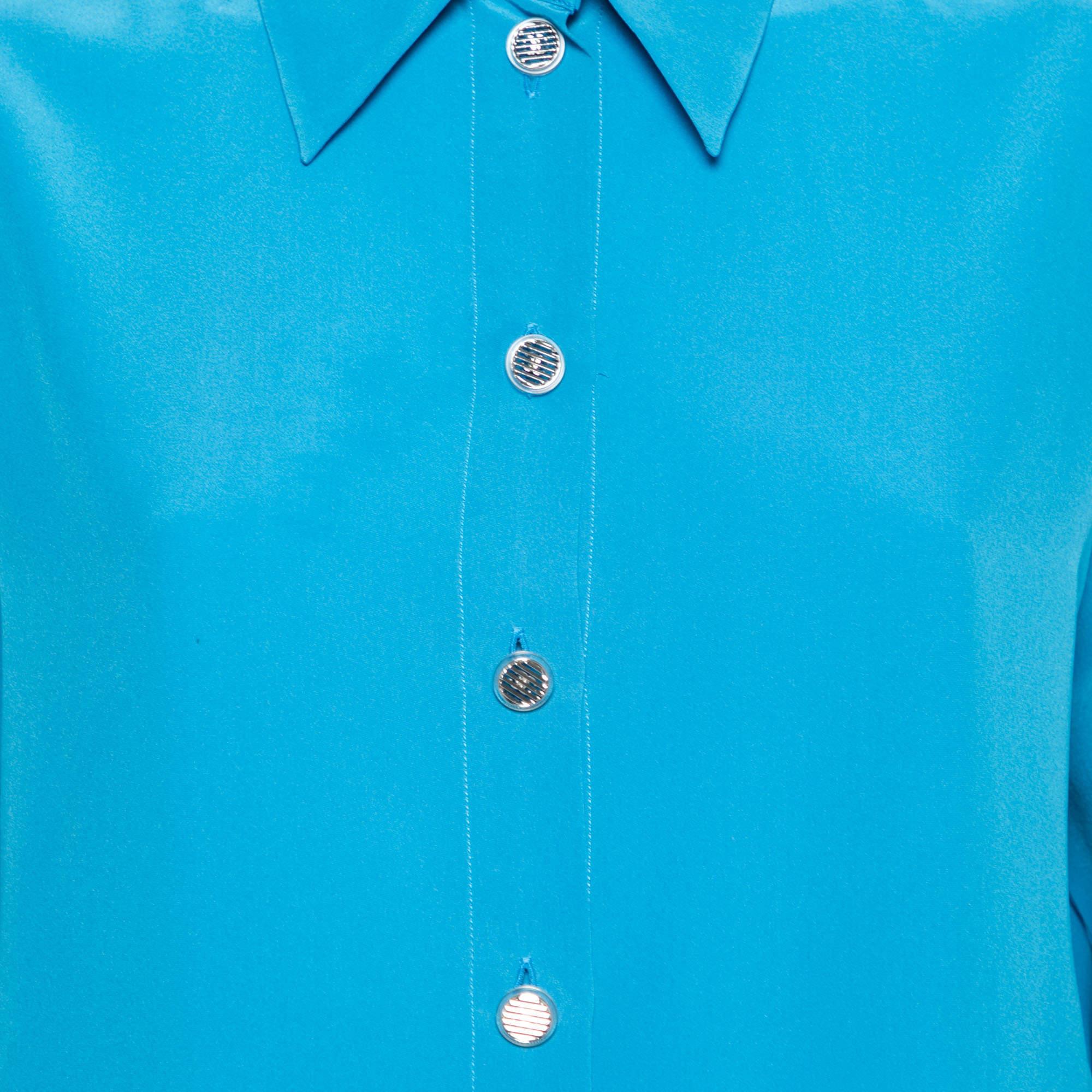 Bleu Chanel - Chemisier à boutons en soie bleue garni de velcro S en vente