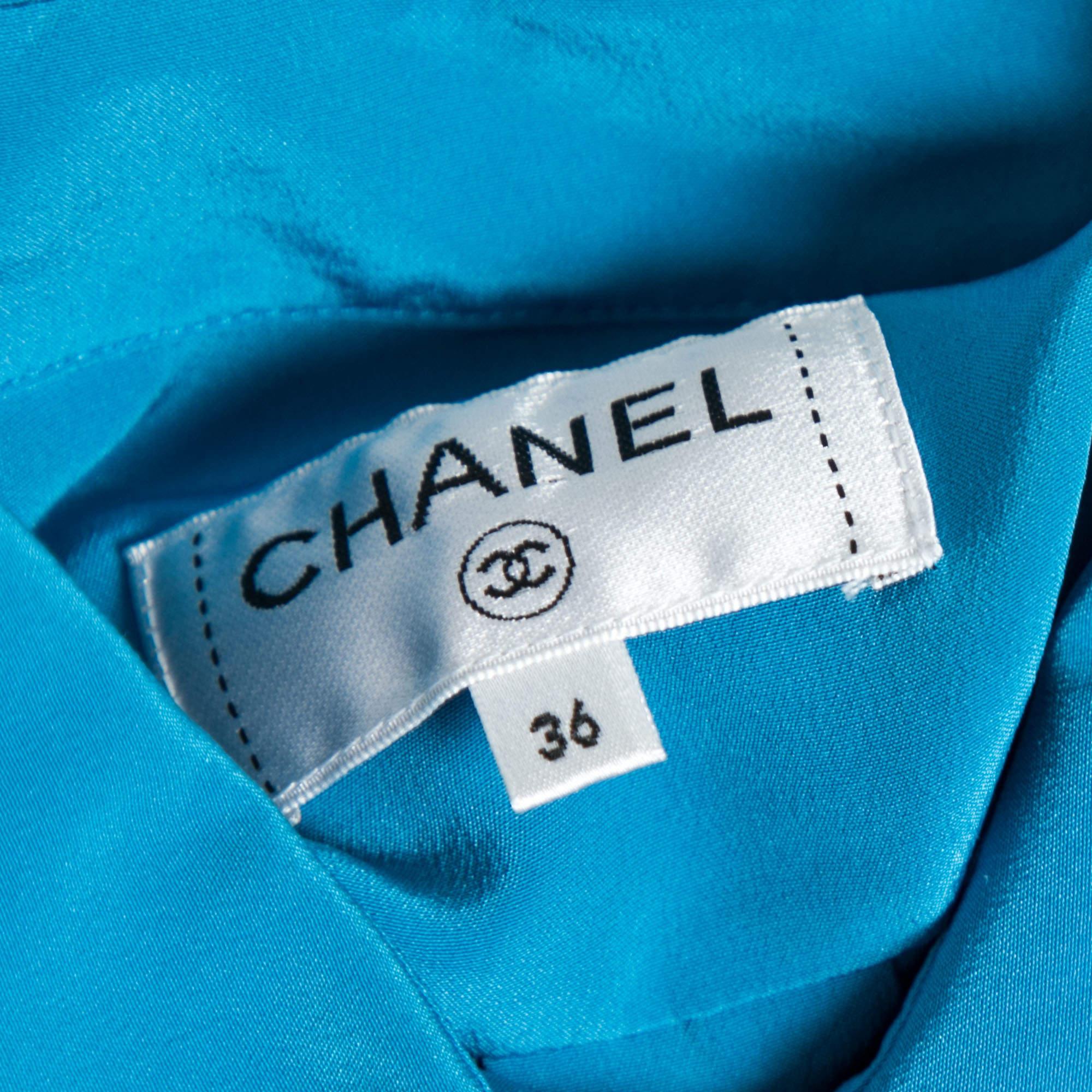 Chanel - Chemisier à boutons en soie bleue garni de velcro S en vente 1