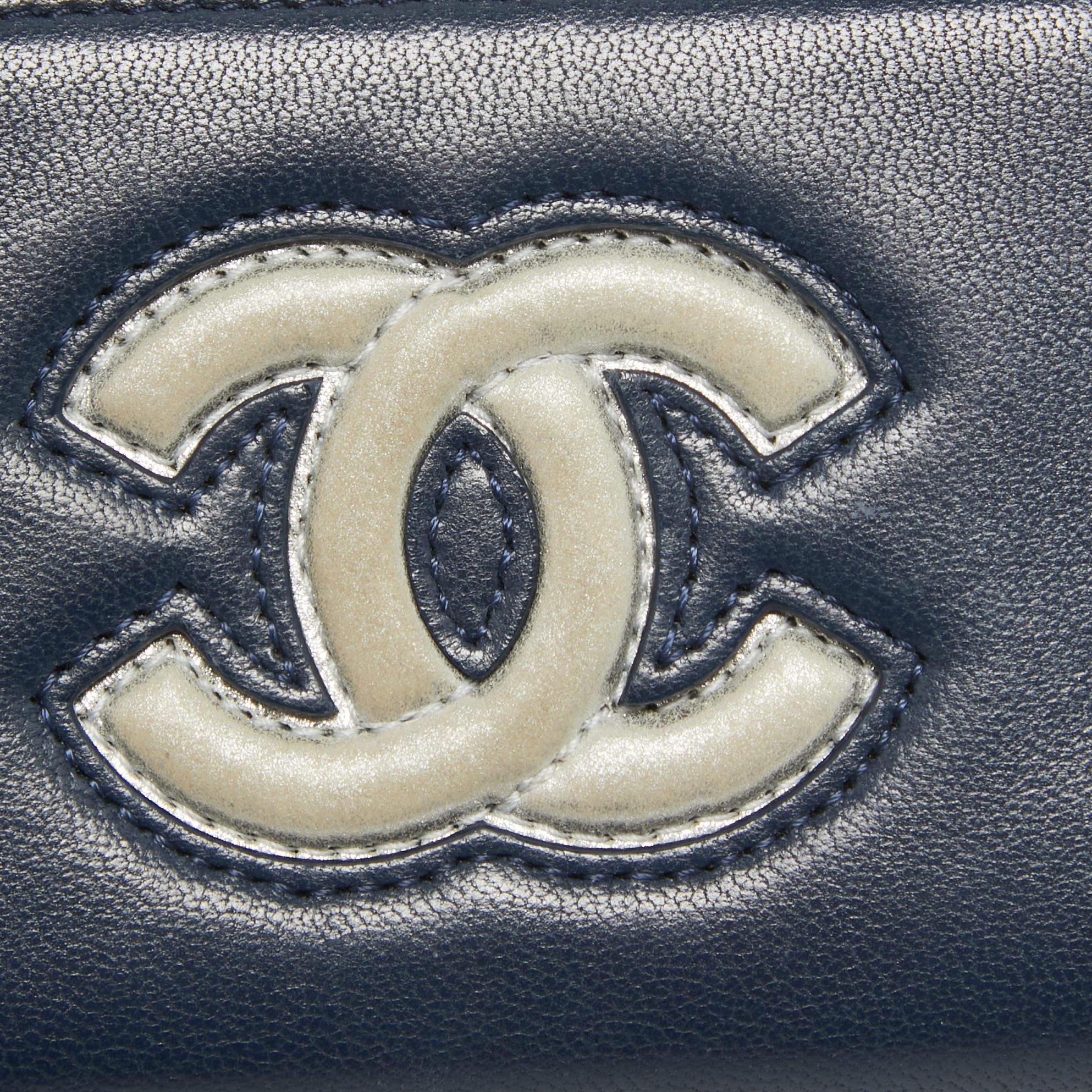 Chanel Blue/Silver Leather CC Zip Coin Purse For Sale 1