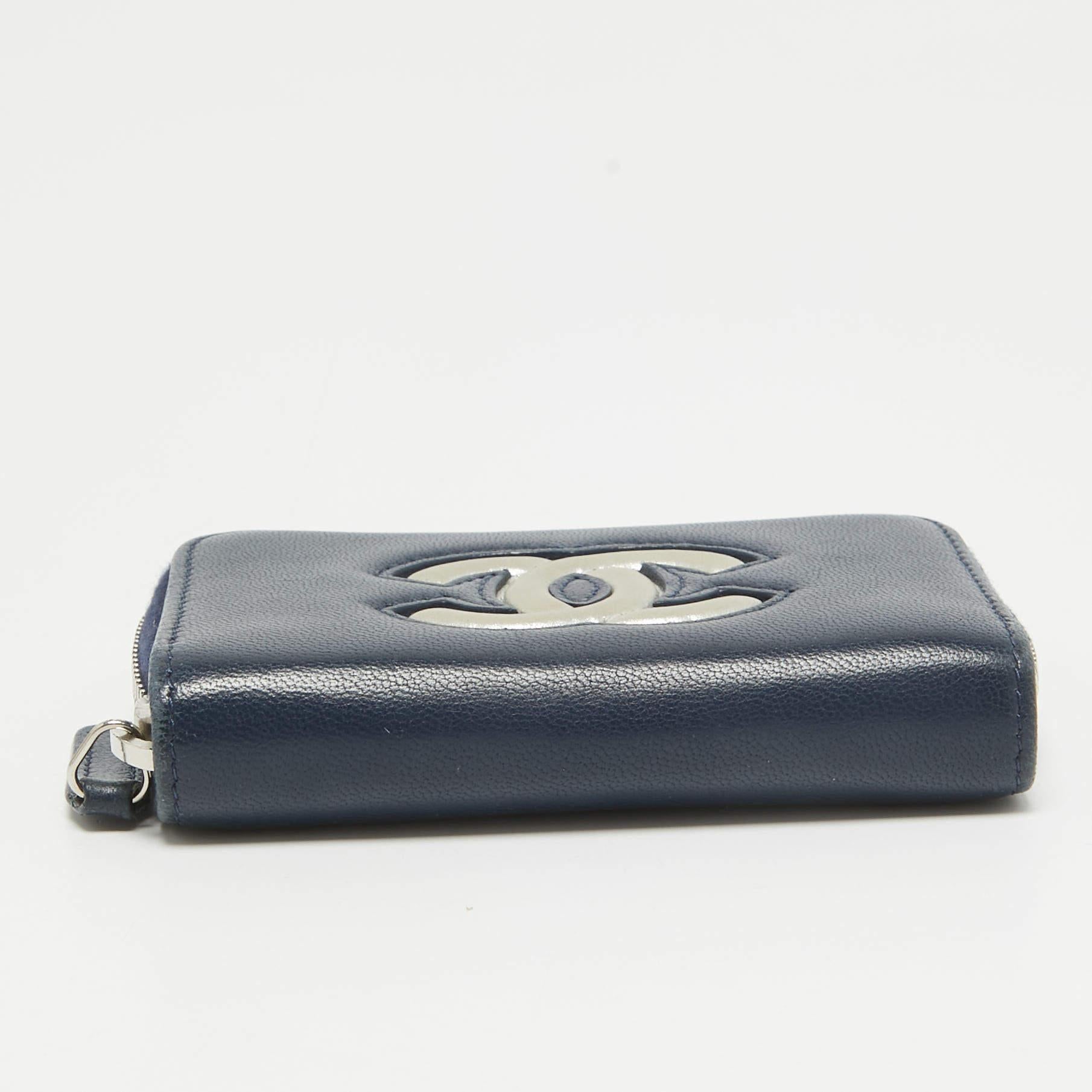 Chanel Blue/Silver Leather CC Zip Coin Purse For Sale 2
