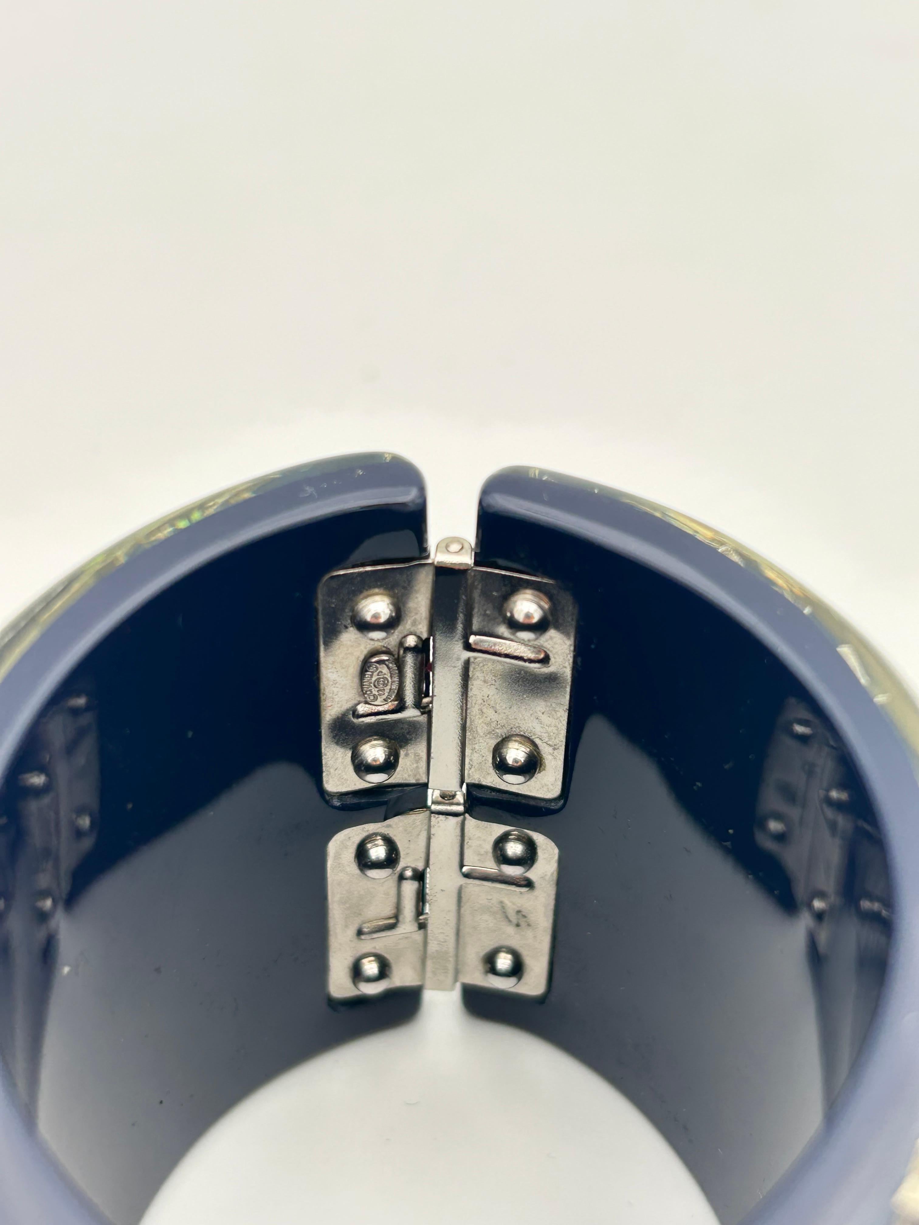 Chanel - Bracelet manchette CC et étoile en strass bleu 2012 en vente 2