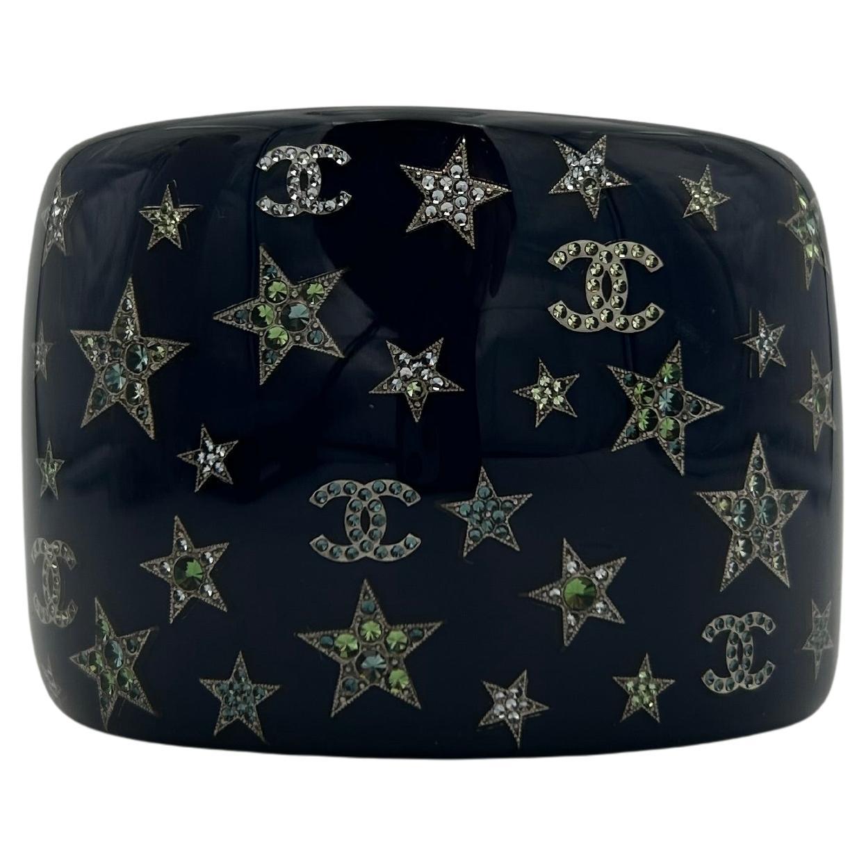 Chanel - Bracelet manchette CC et étoile en strass bleu 2012 en vente
