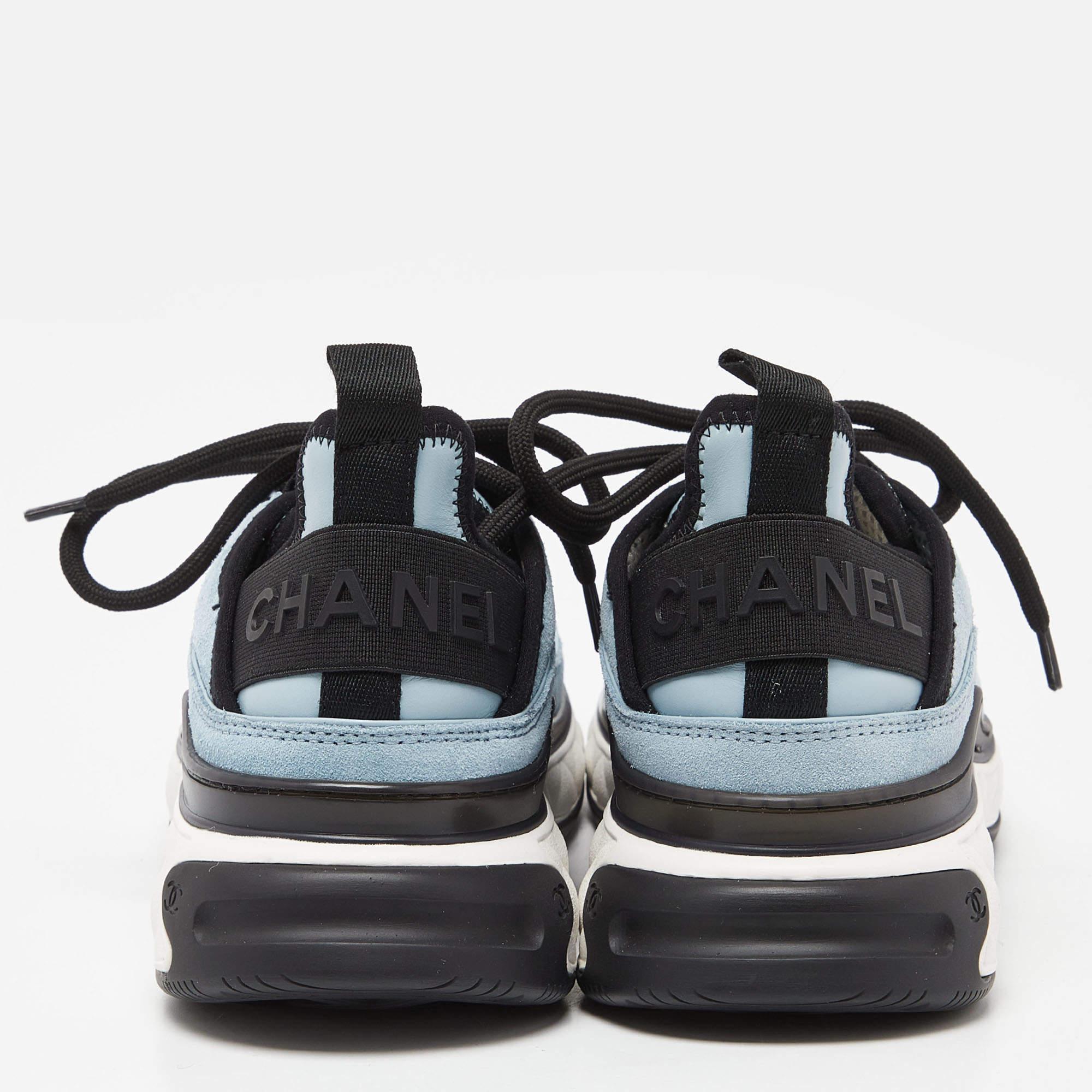 Chanel Blue Suede CC Low Top Sneakers Size 37 In Excellent Condition In Dubai, Al Qouz 2