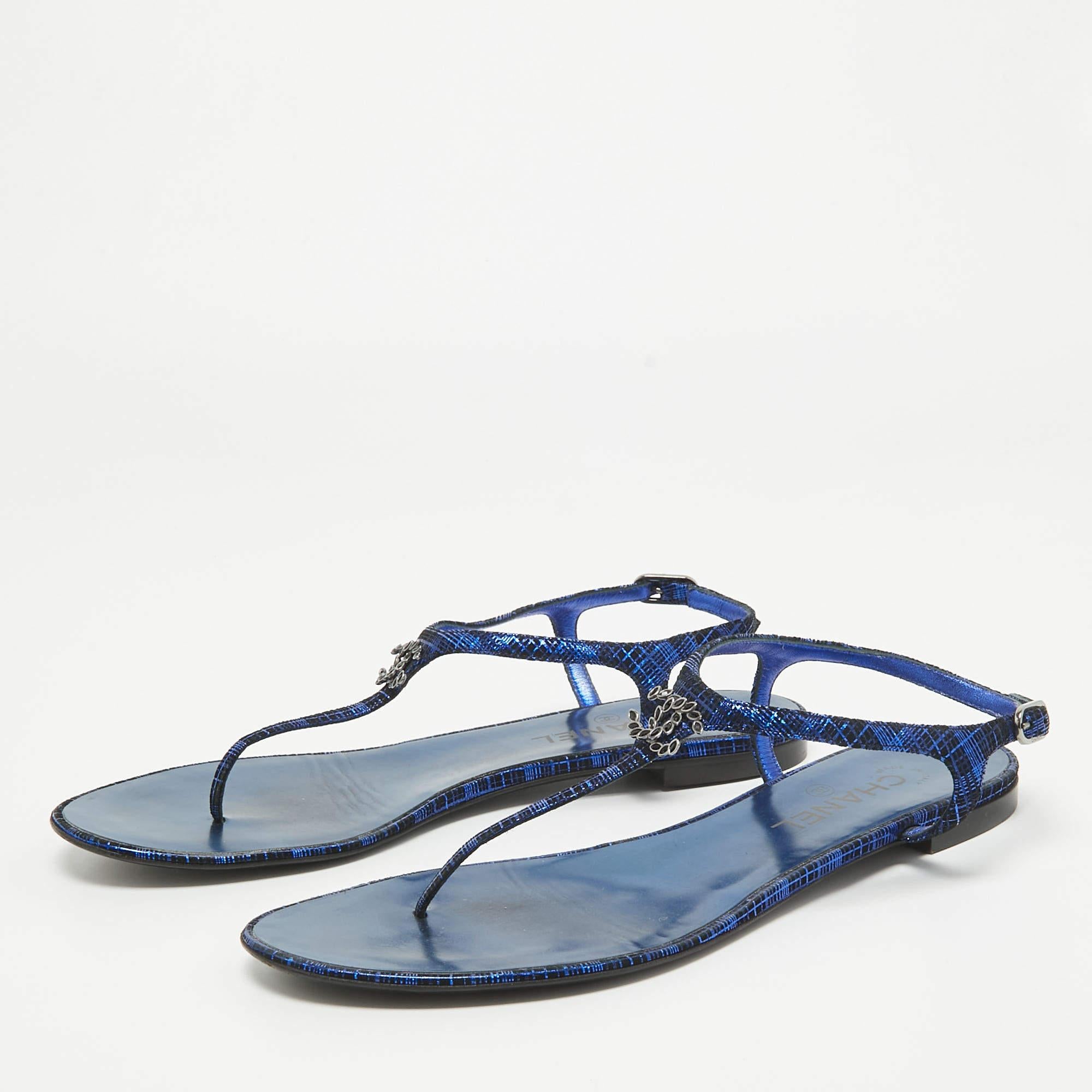 Chanel Blue Suede CC Studded Thong Sandals Size 41 For Sale 1