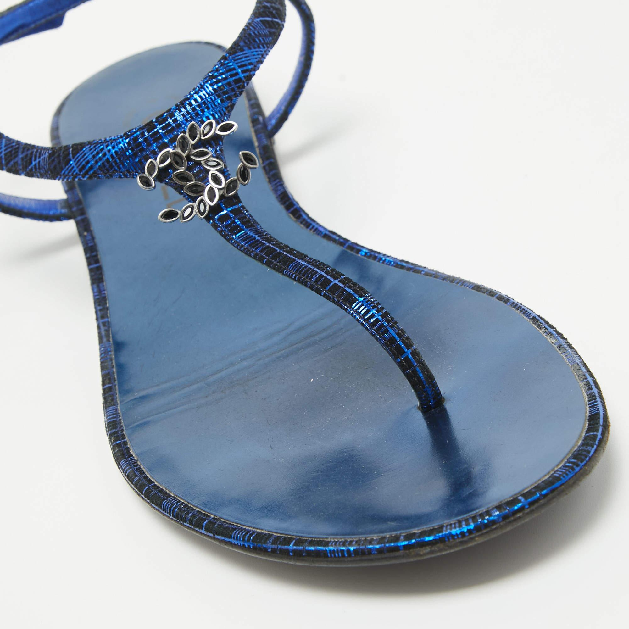 Chanel Blue Suede CC Studded Thong Sandals Size 41 For Sale 4