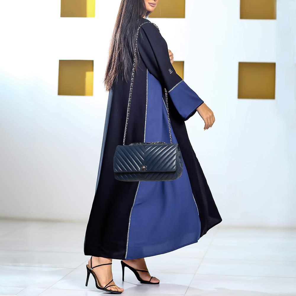 Chanel Blue Surpique Chevron Leather CC Flap Bag In Fair Condition In Dubai, Al Qouz 2