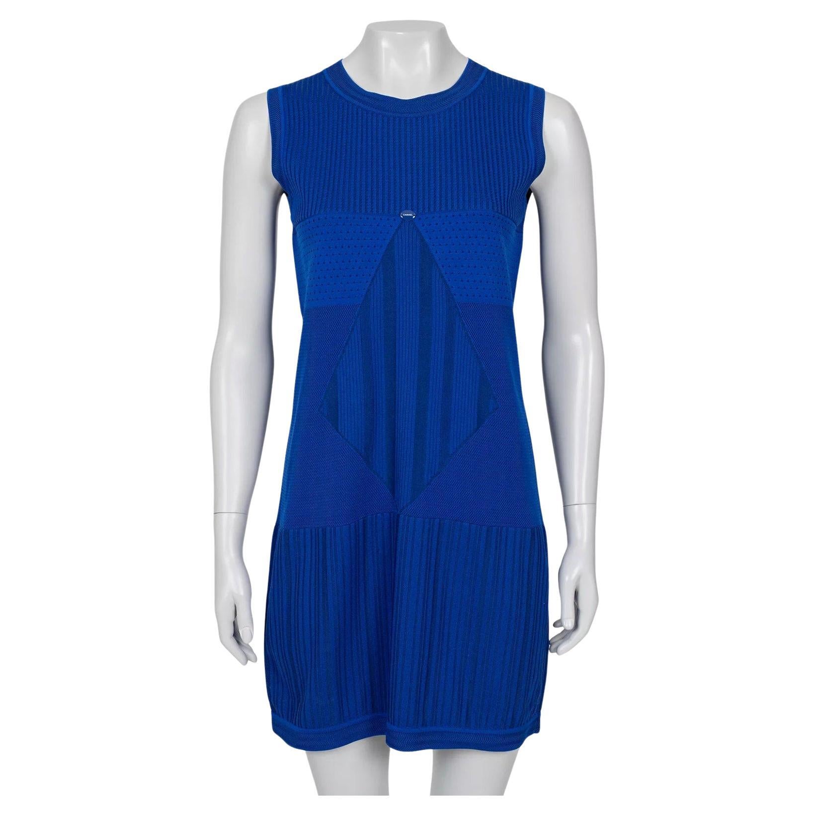 Chanel Blue Textured Straight-Cut Dress Sz.38 en vente