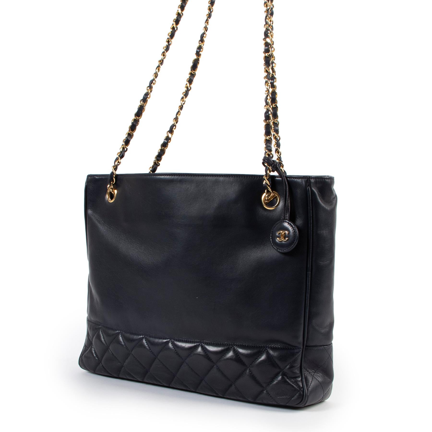 A true vintage treasure!

Fashioned from navy blue leather and finished with gleaming gold hardware. Two spacious zipper pockets are featured in the interior. Extra storage provided by the patch pocket in the back. The bag closes by means of two