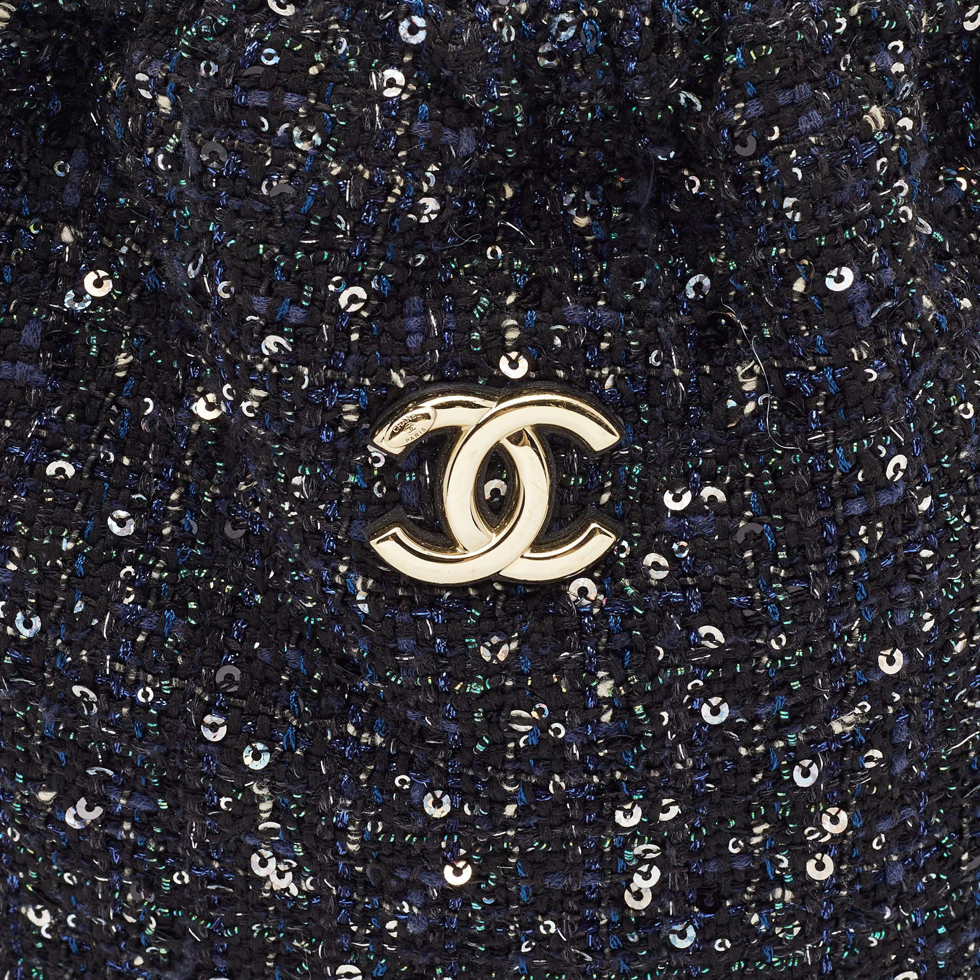 Chanel Blue Tweed and Sequins Pearl Drawstring Bag For Sale 4