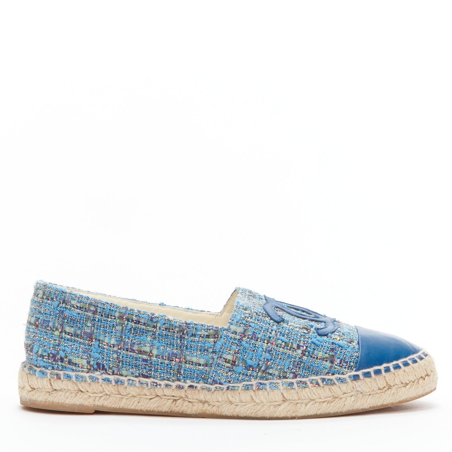 CHANEL blue tweed CC logo leather toe cap espadrille shoes EU40
Reference: JYLM/A00052
Brand: Chanel
Designer: Karl Lagerfeld
Material: Leather, Tweed
Color: Blue, Multicolour
Pattern: Tweed
Closure: Slip On
Made in: Spain

CONDITION:
Condition: