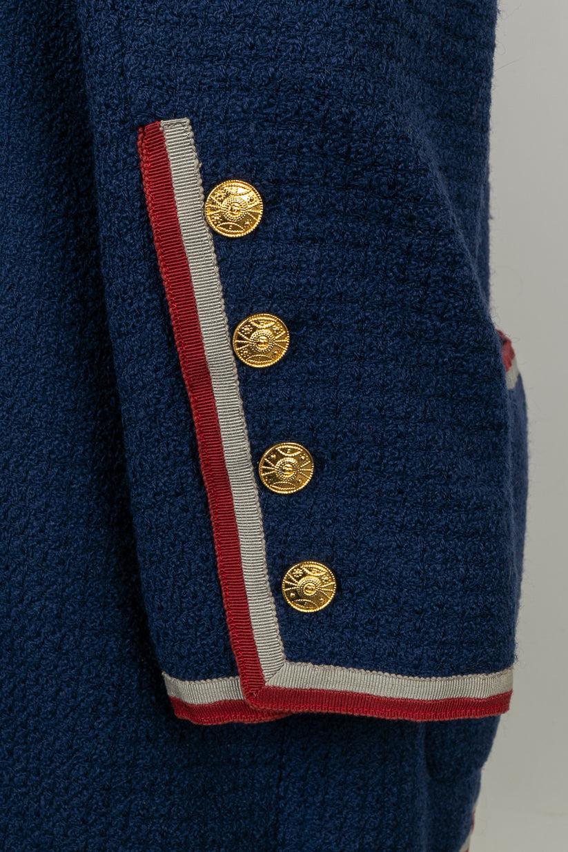 Chanel Blaue Tweed-Jacke mit geflochtener Verzierung im Angebot 5