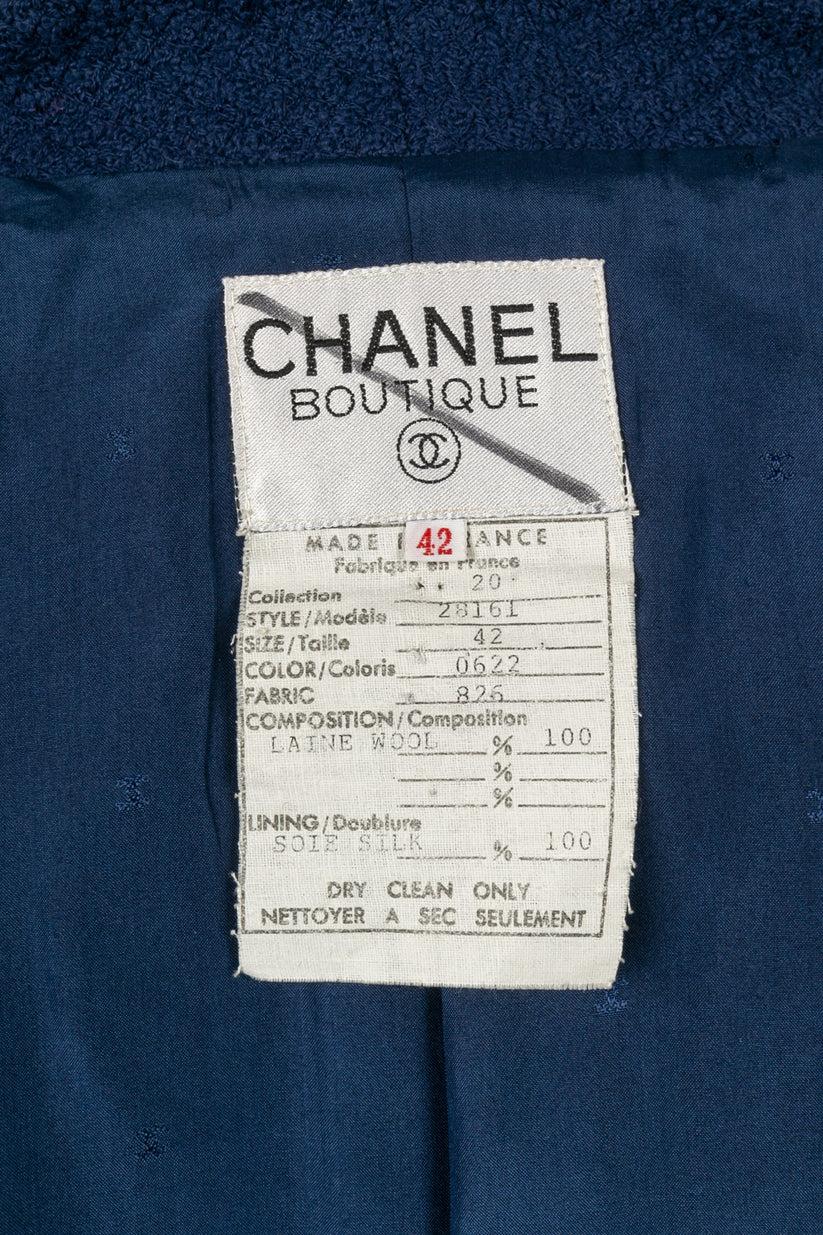 Chanel Blaue Tweed-Jacke mit geflochtener Verzierung im Angebot 6