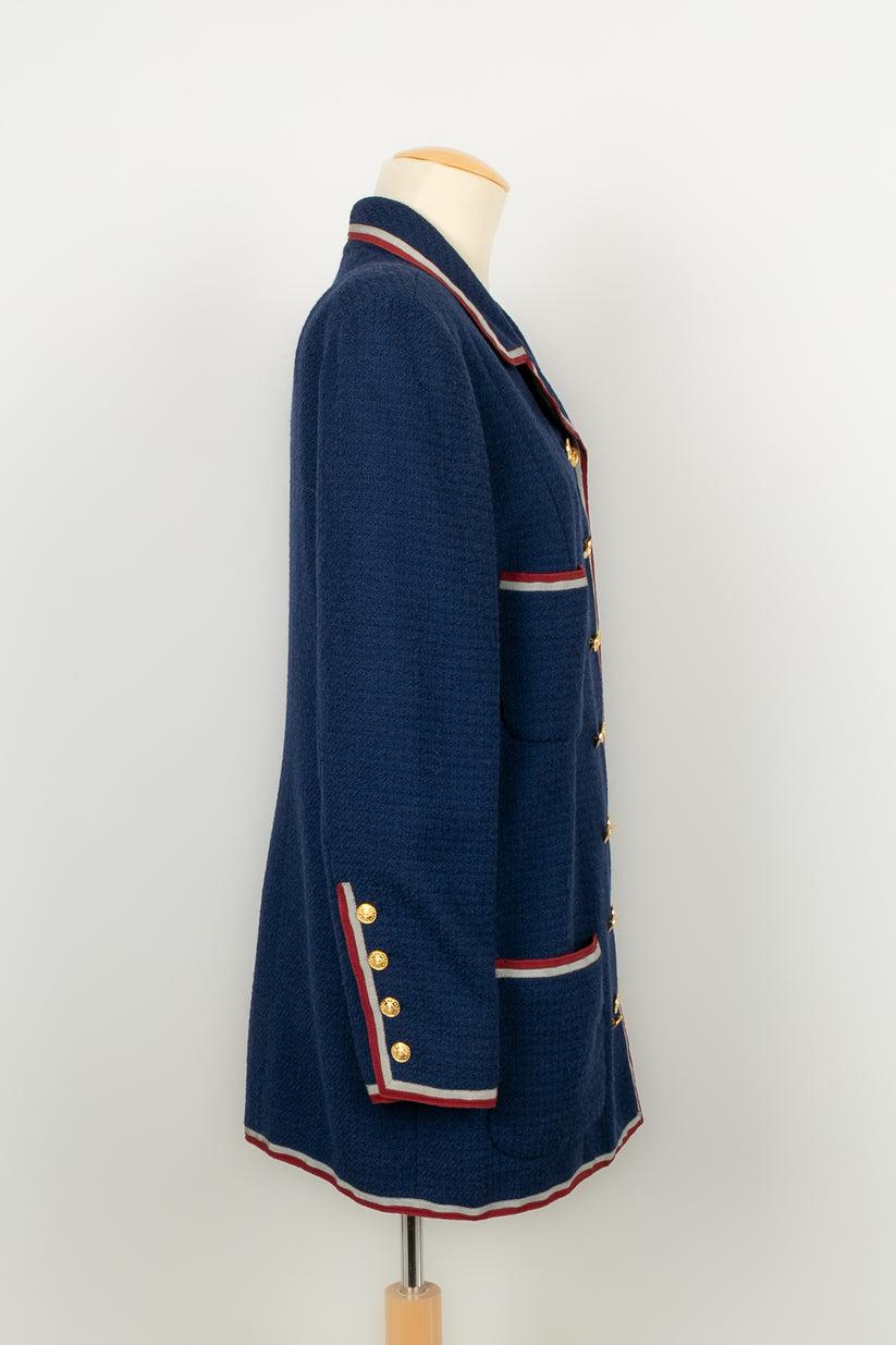 Chanel - (Made in France) Blue tweed jacket with braid trim. Silk lining. Size indicated 42FR.

Additional information: 
Dimensions: Shoulder width: 42 cm, Chest: 46 cm, Sleeve length: 54 cm, Length: 75 cm
Condition: Very good condition
Seller Ref