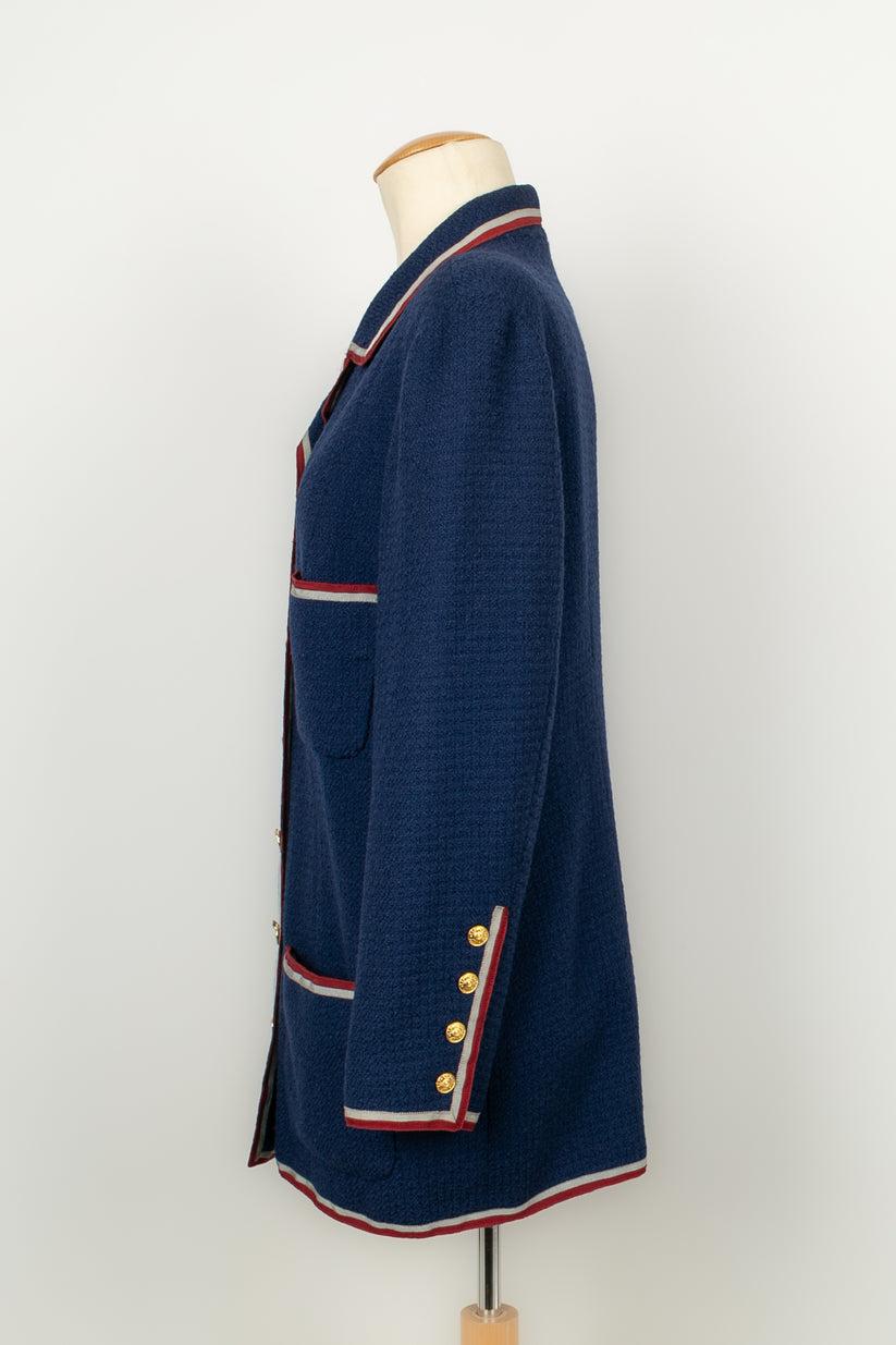 Chanel Blaue Tweed-Jacke mit geflochtener Verzierung im Zustand „Hervorragend“ im Angebot in SAINT-OUEN-SUR-SEINE, FR