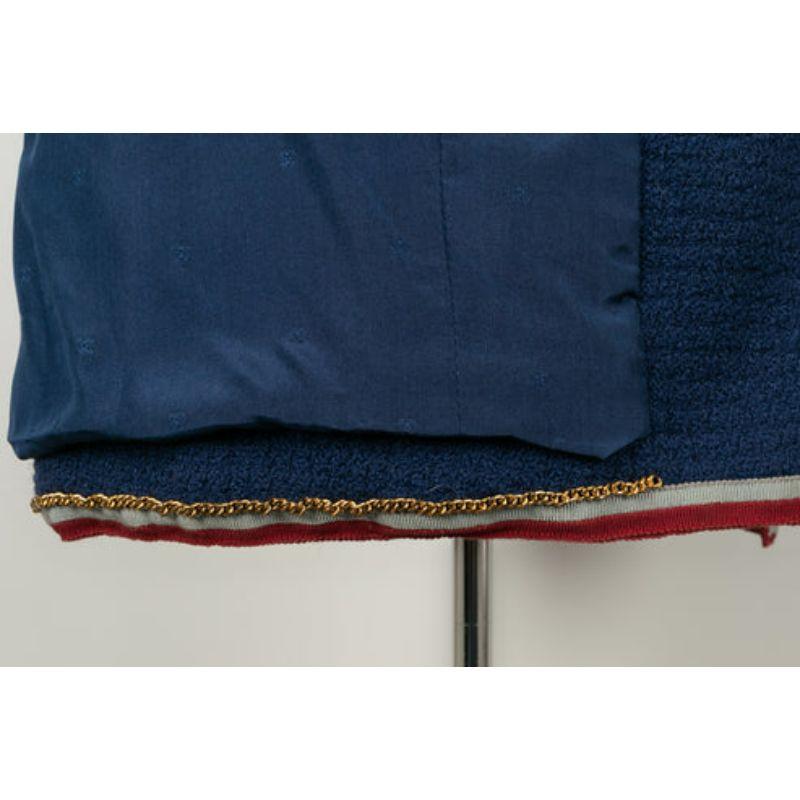 Chanel Blaue Tweed-Jacke mit geflochtener Verzierung im Angebot 2