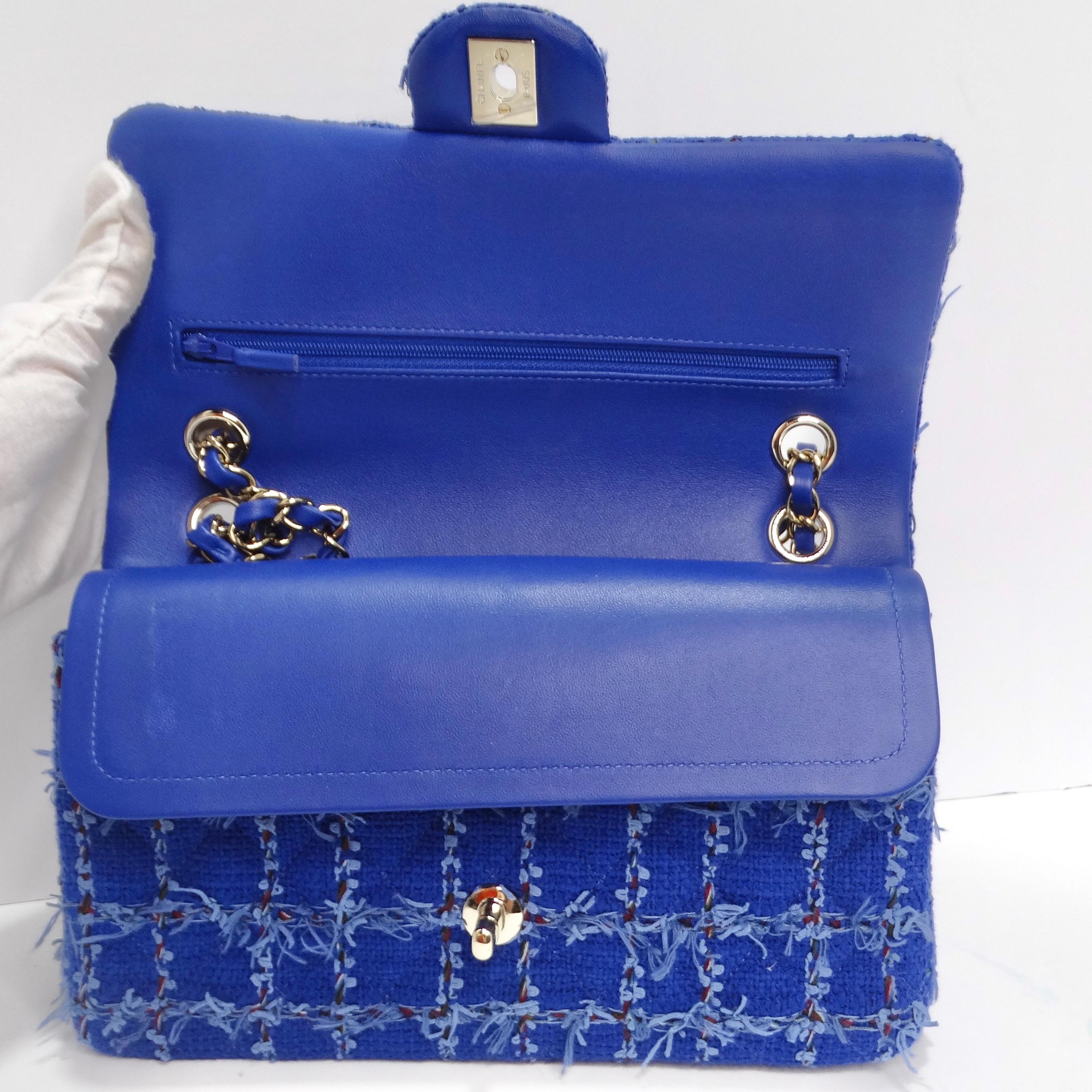 Chanel - Petit sac classique à rabat en tweed bleu matelassé en vente 6