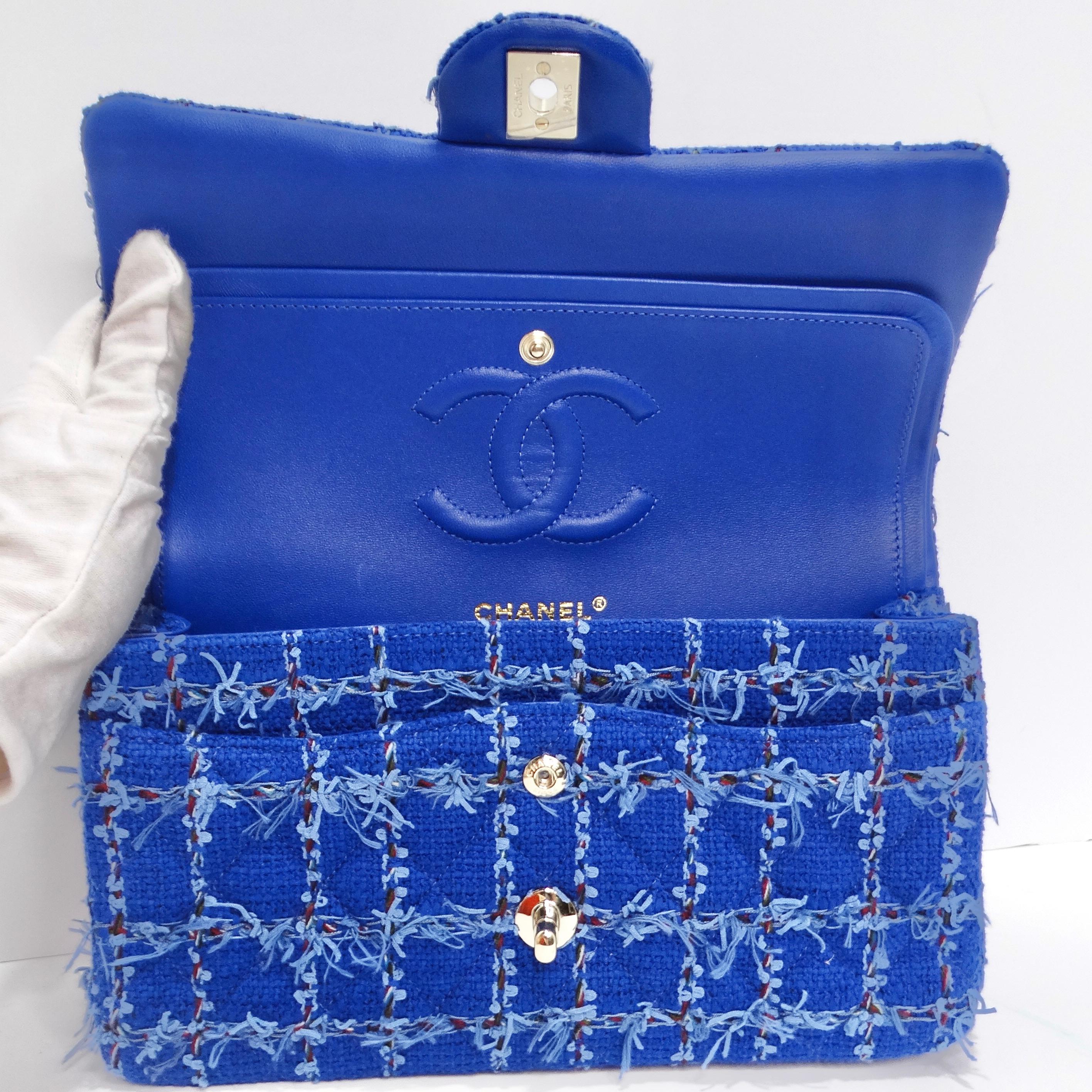 Chanel - Petit sac classique à rabat en tweed bleu matelassé en vente 8