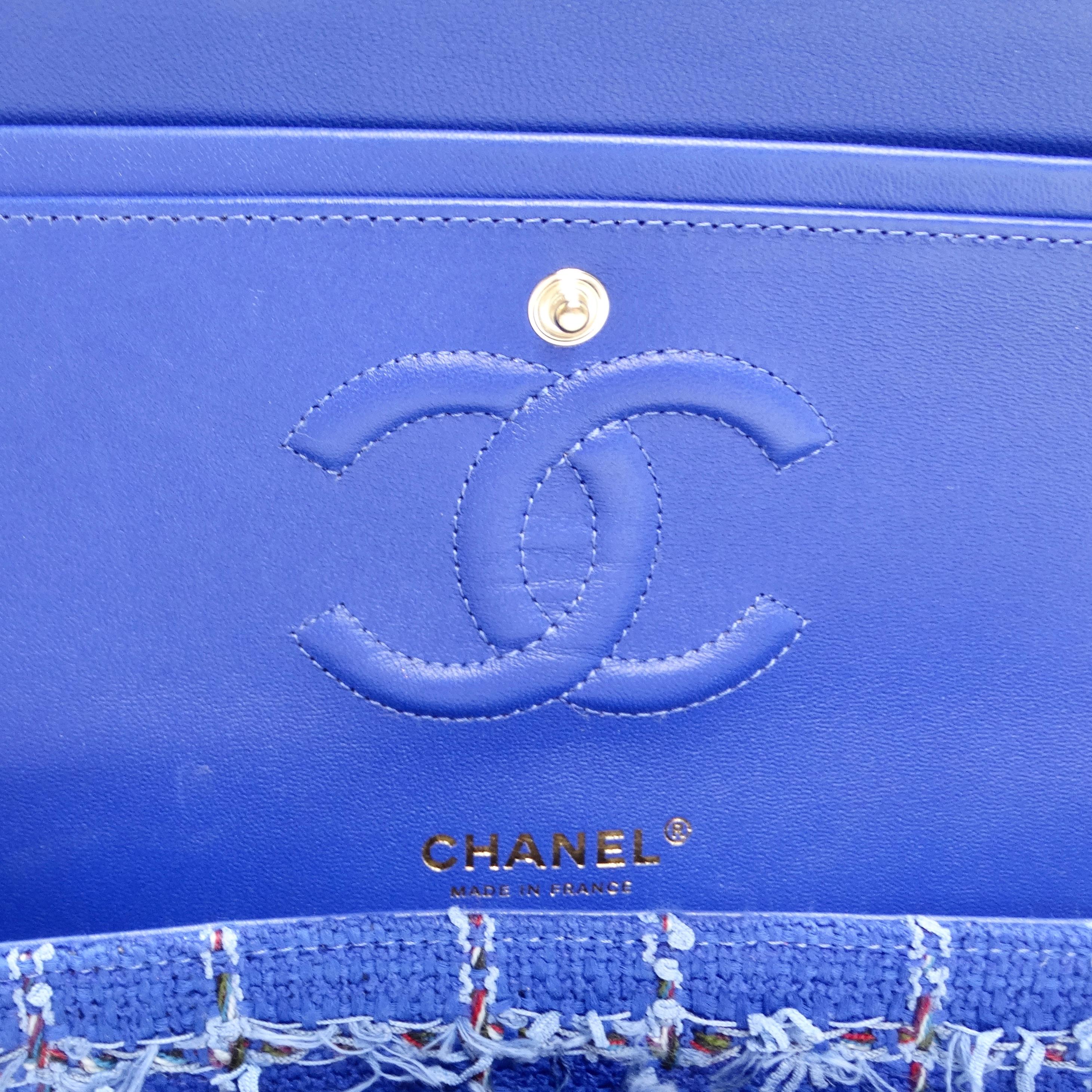 Chanel - Petit sac classique à rabat en tweed bleu matelassé en vente 9