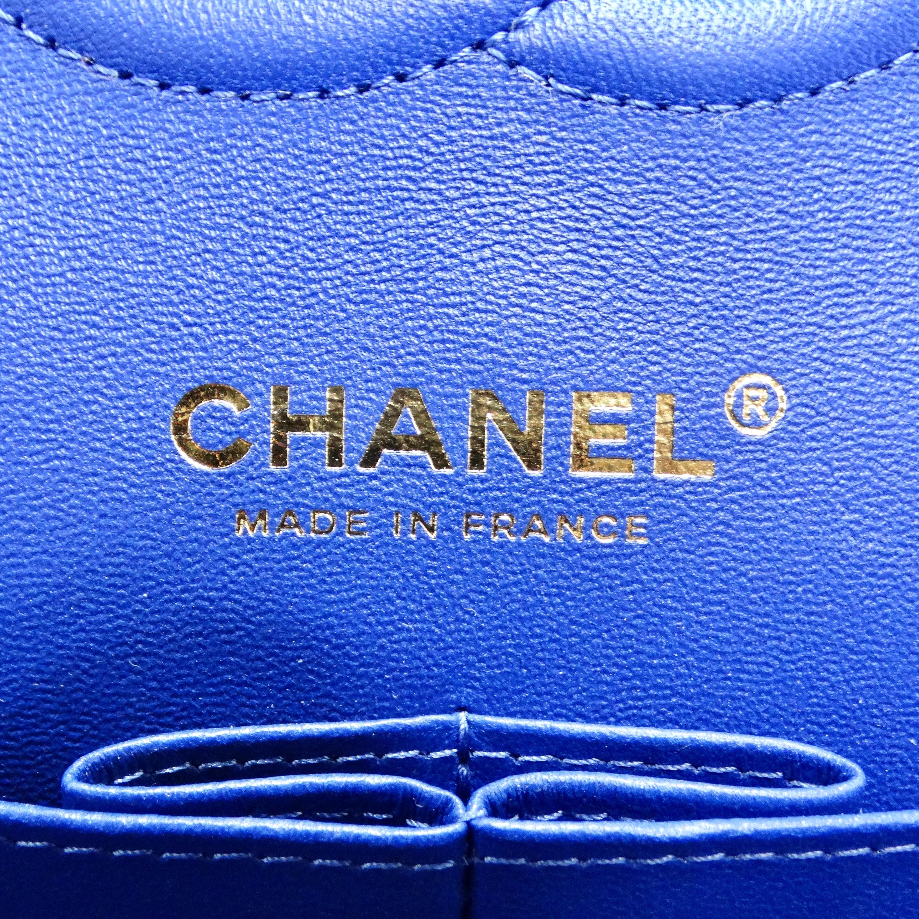 Chanel - Petit sac classique à rabat en tweed bleu matelassé en vente 10