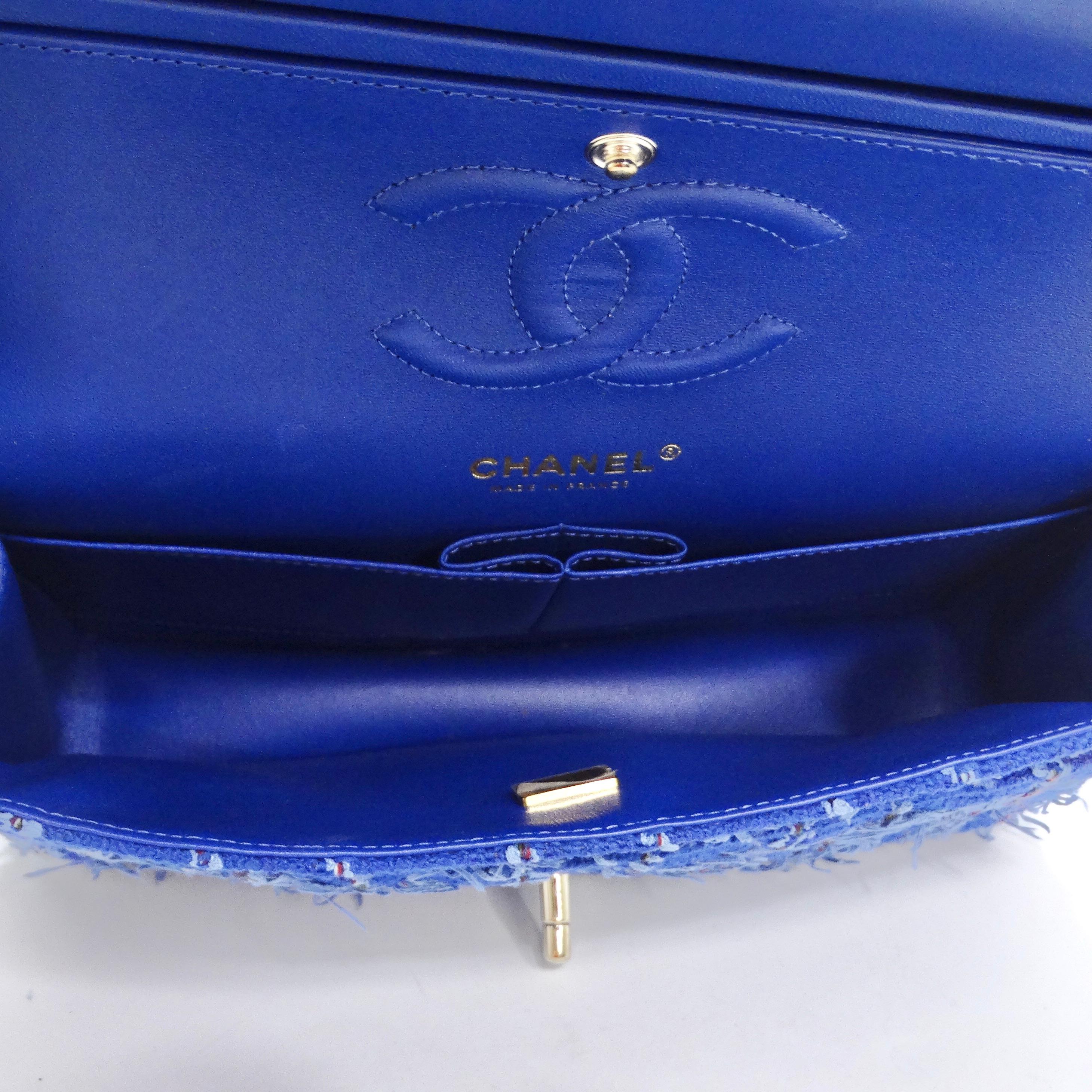 Chanel - Petit sac classique à rabat en tweed bleu matelassé en vente 11