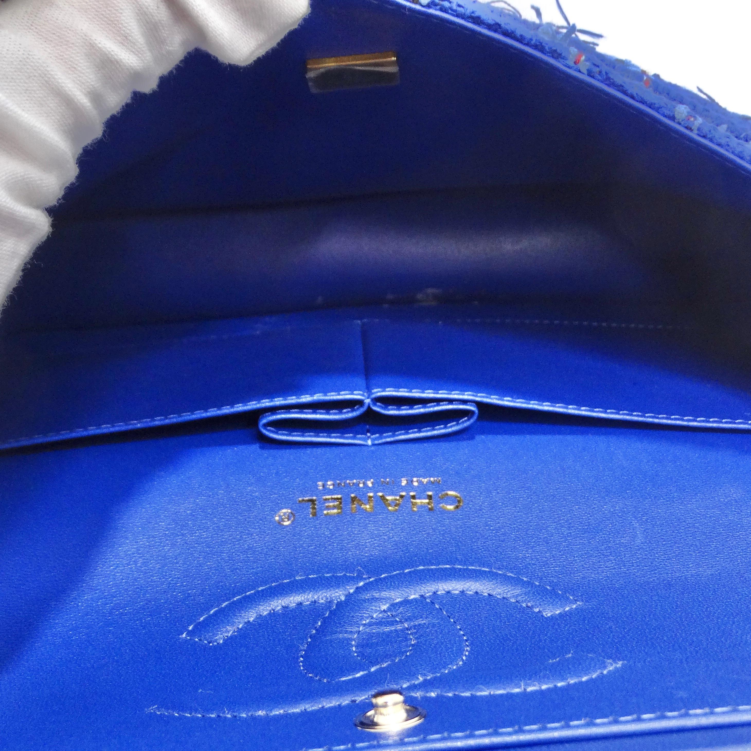 Chanel - Petit sac classique à rabat en tweed bleu matelassé en vente 13
