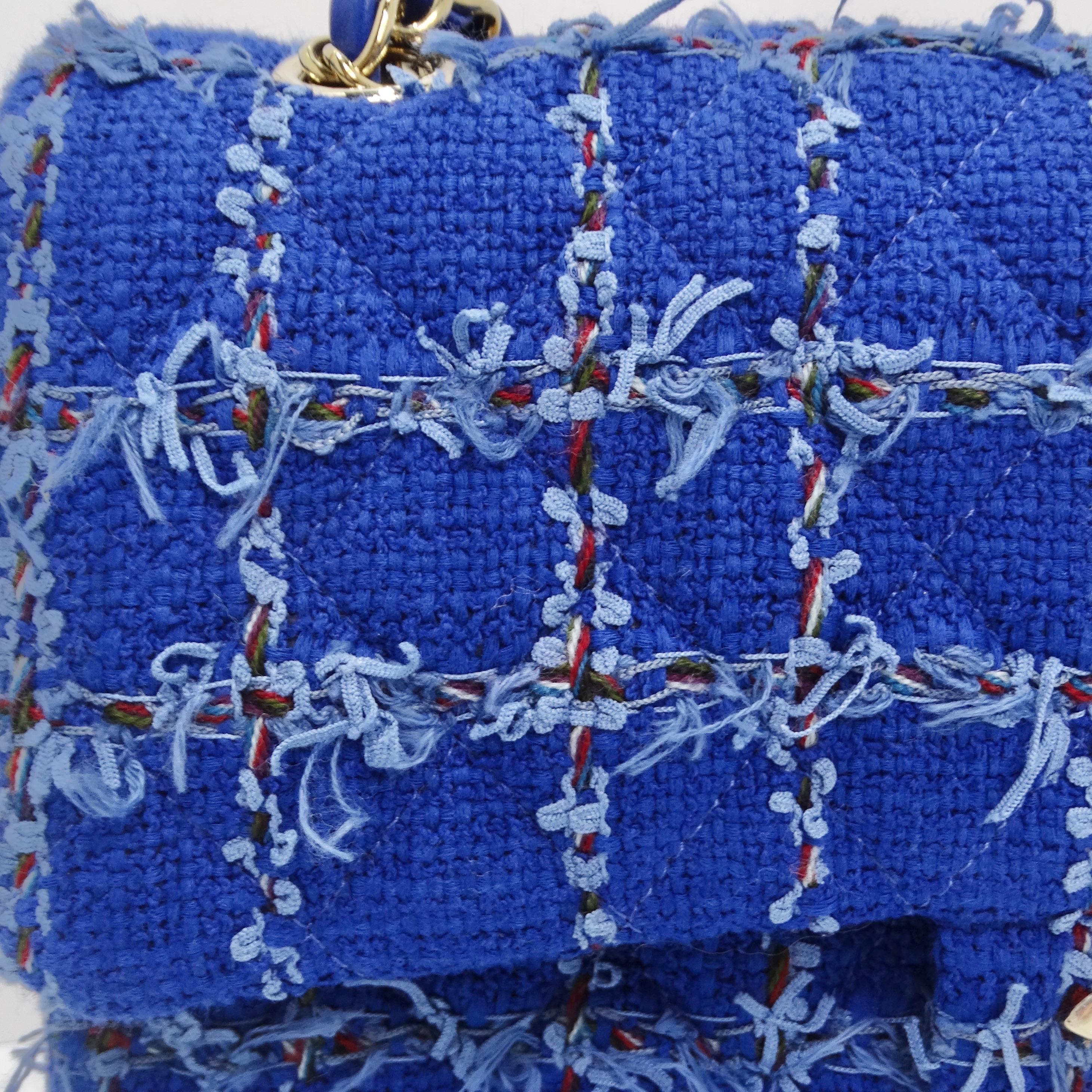Bleu Chanel - Petit sac classique à rabat en tweed bleu matelassé en vente