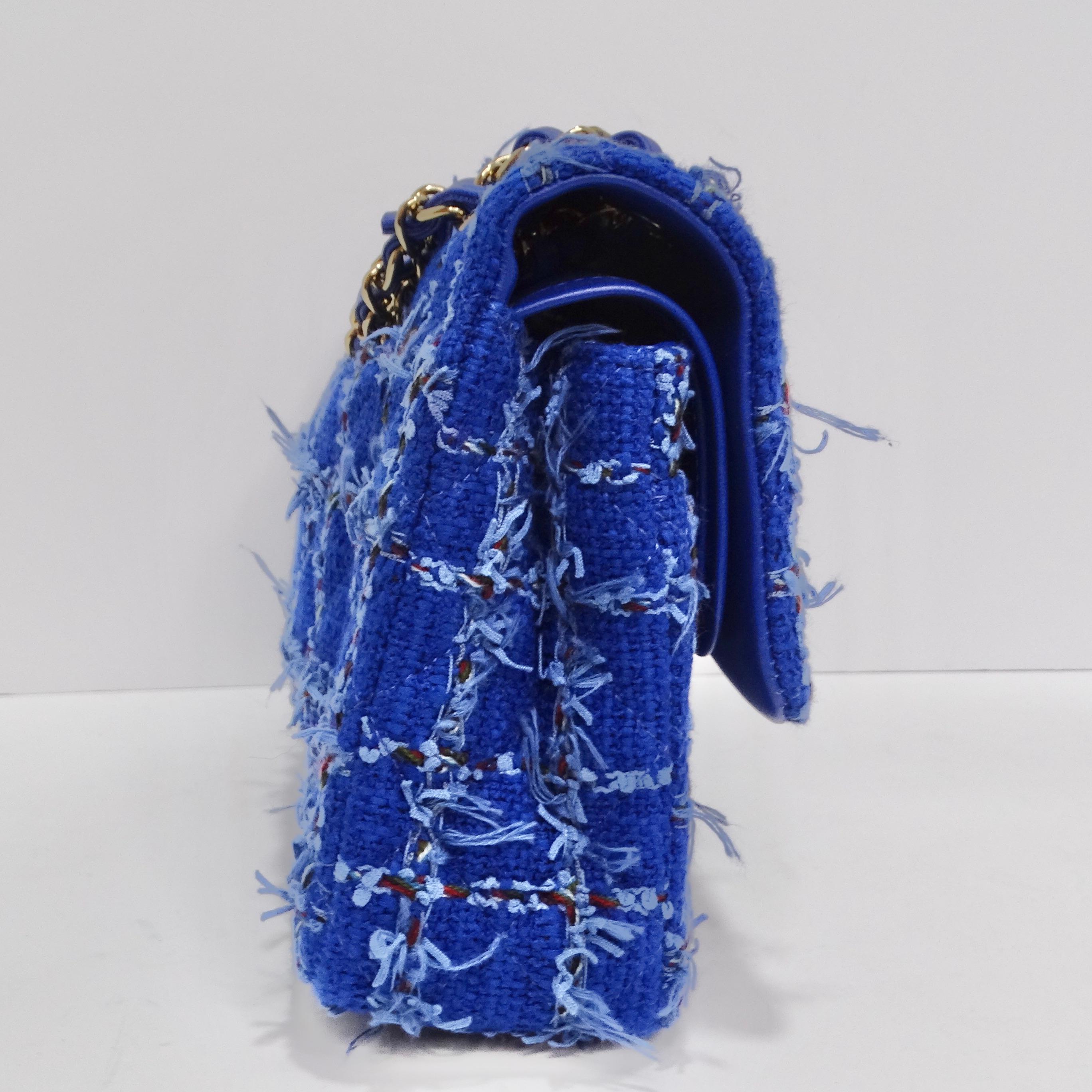Chanel - Petit sac classique à rabat en tweed bleu matelassé Excellent état - En vente à Scottsdale, AZ