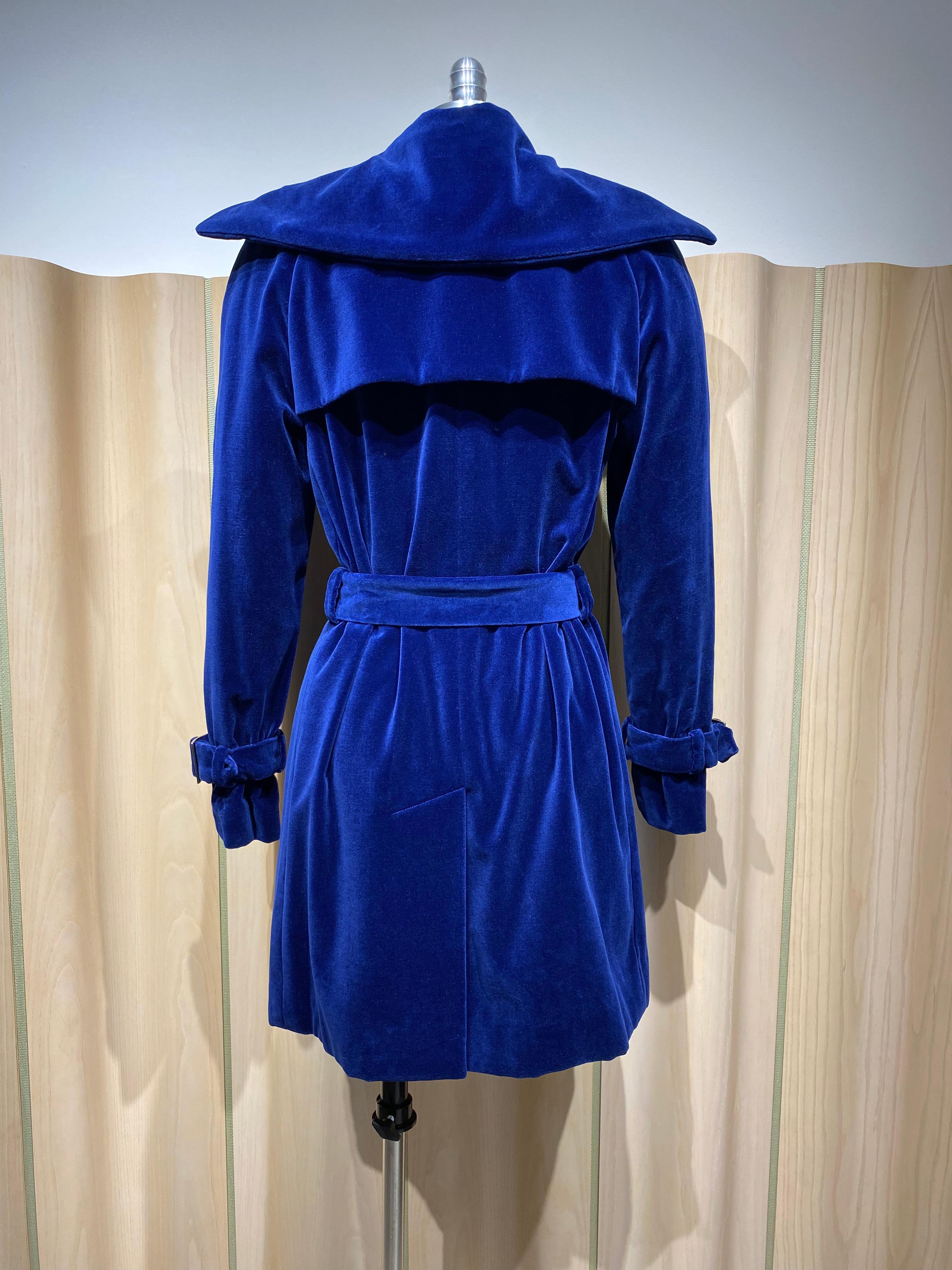 CHANEL Blue velvet double breast coat with large lapel and belt . Coat lined in silk and has 2 pockets. 
Marked size 38
Measurement: Shoulder: 15.5” / Bust 38” / Waist 34” / Hip 38”/ Sleeves: 24.5” / Coat length: 33”