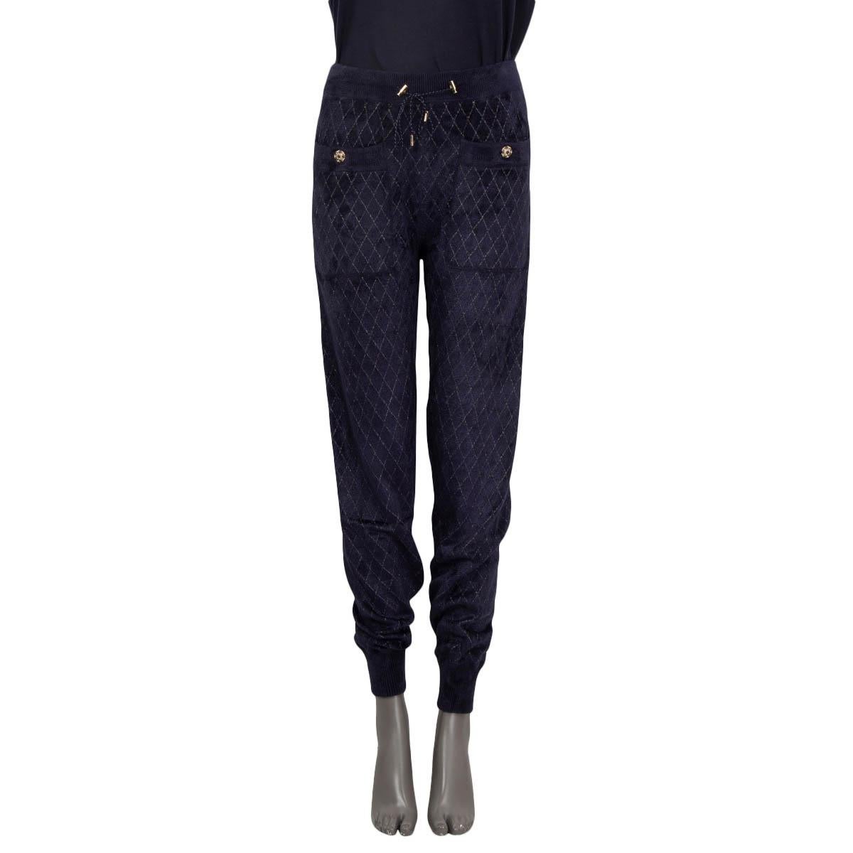 100% authentic Chanel Pre-Fall 2019 jogging pants in midnight blue and gold viscose, polyamide and polyester (please note that tag is missing). Features two buttoned pockets on the front. Have been worn and are in excellent condition. Matching