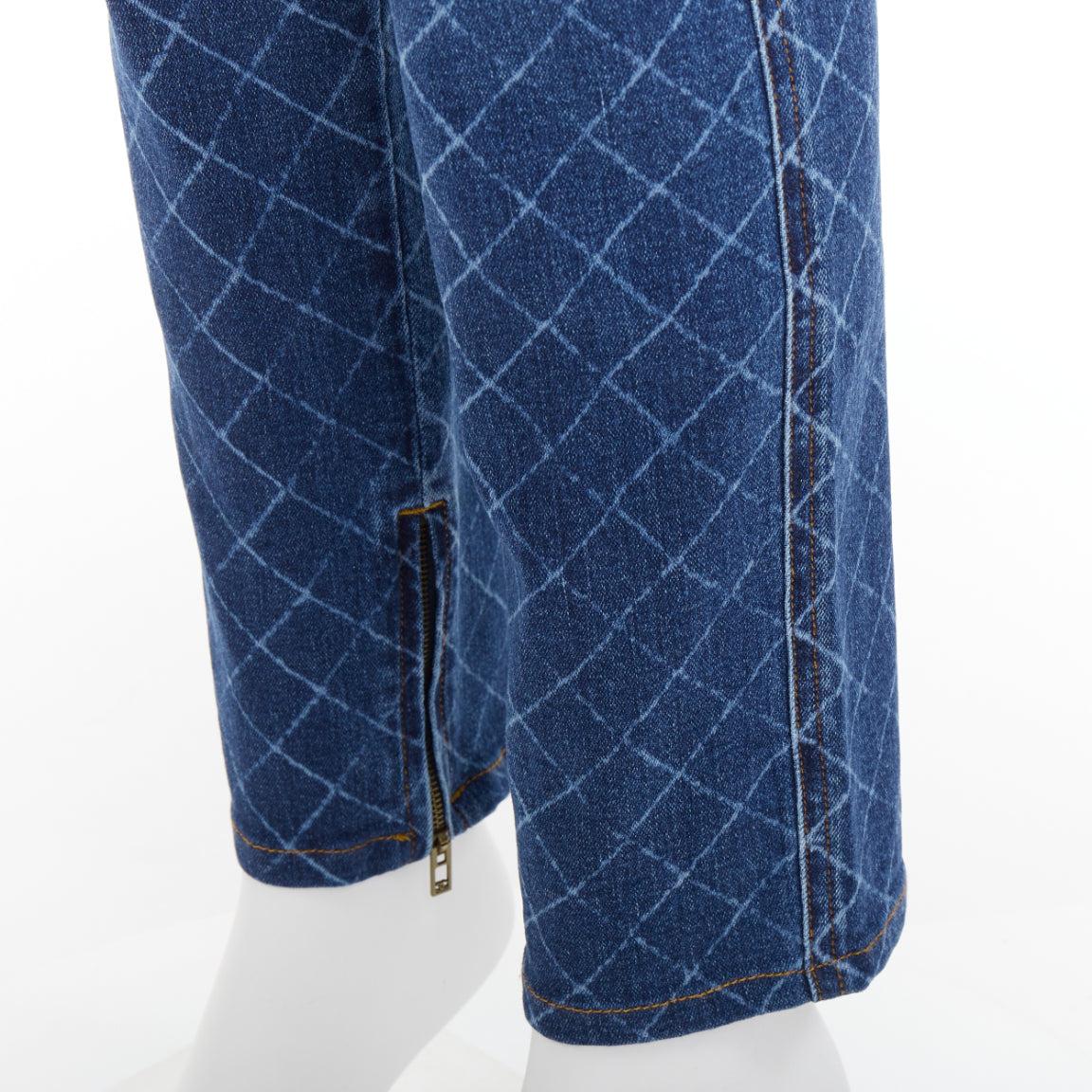 CHANEL vaqueros pitillo de cintura media con rejilla de rombos azul lavado FR38 M
Referencia: NKLL/A00548
Marca: Chanel
Diseñadora: Virginie Viard
Material: Denim
Color: Azul
Patrón: A cuadros
Cierre: Bragueta con cremallera
Detalles adicionales: