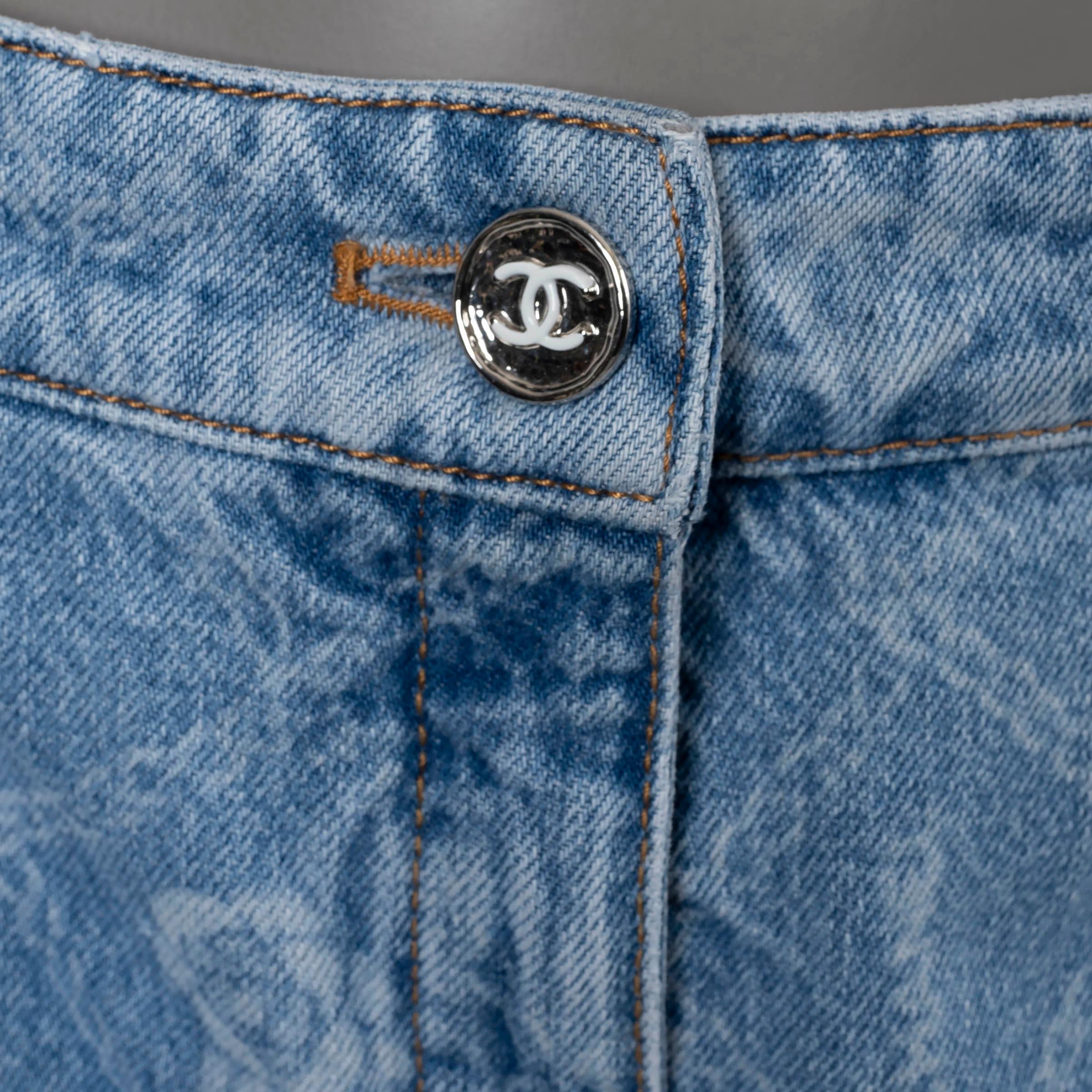 CHANEL Blau-weiße Baumwoll-Denim-Hose aus Baumwolle 2023 23A DAKAR LOGO WIDE JEANS 38 S Damen