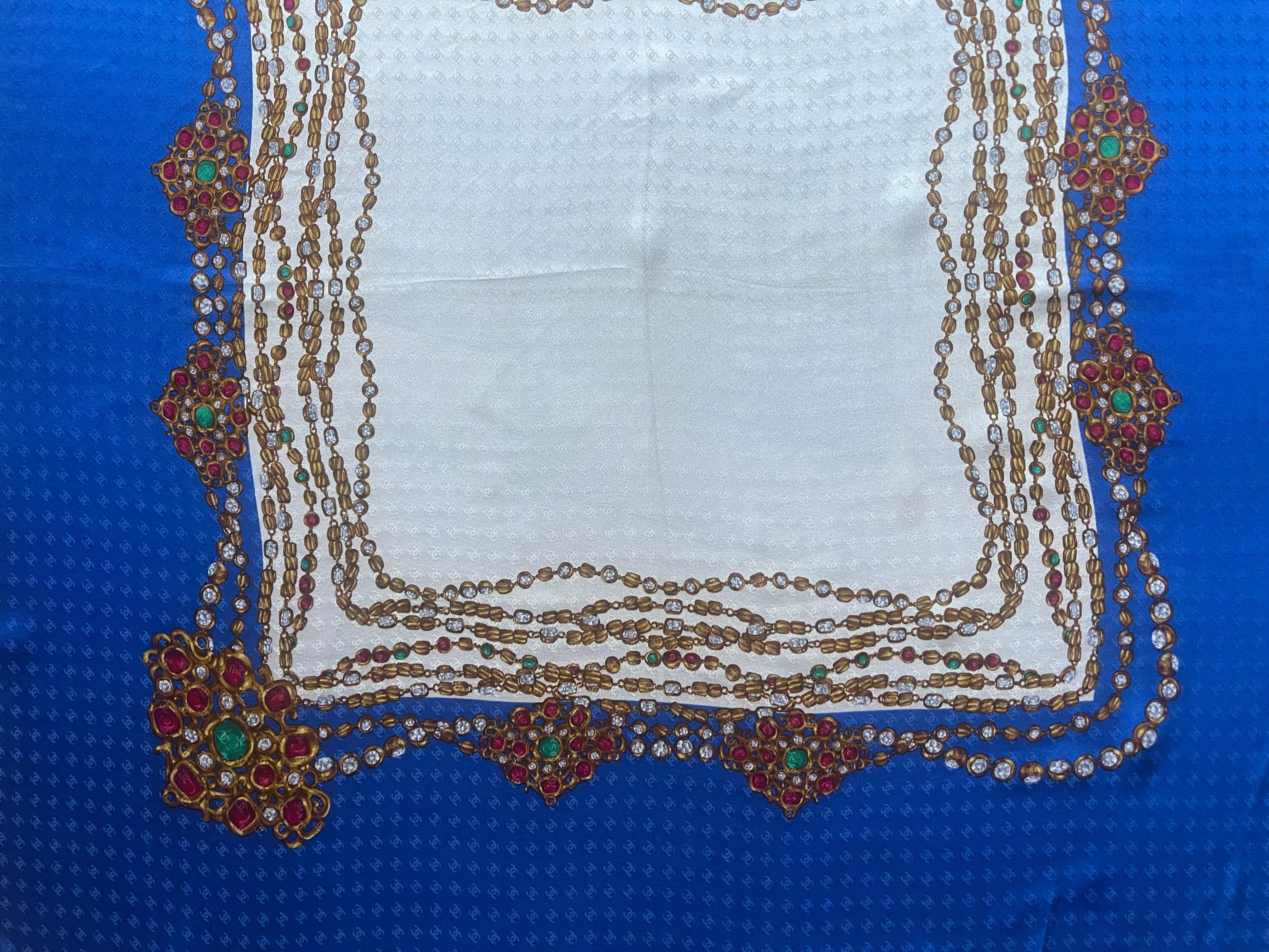 Sciarpa in seta gripoix blu e bianca di Chanel in vendita 2