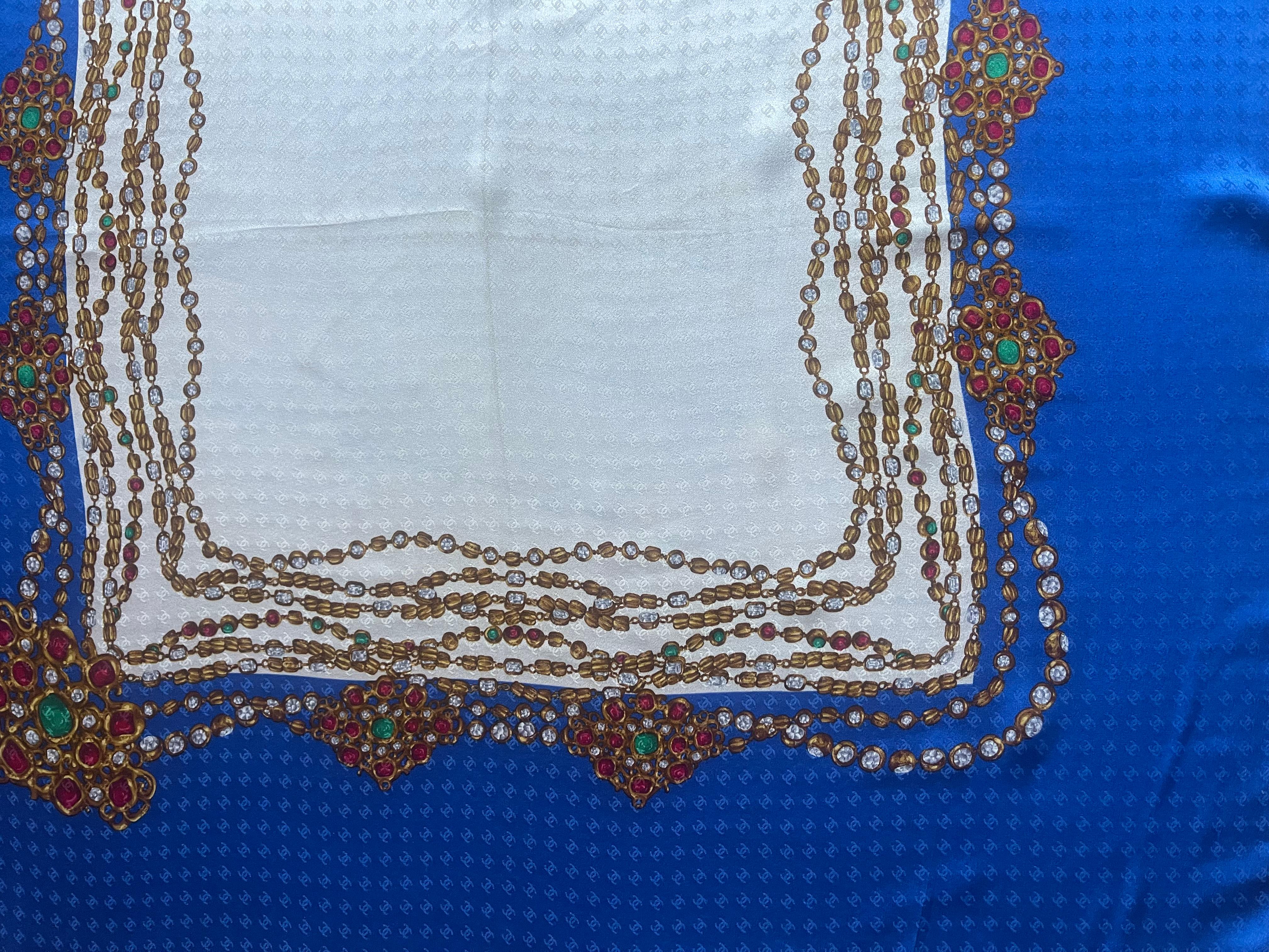 Sciarpa in seta gripoix blu e bianca di Chanel in vendita 3