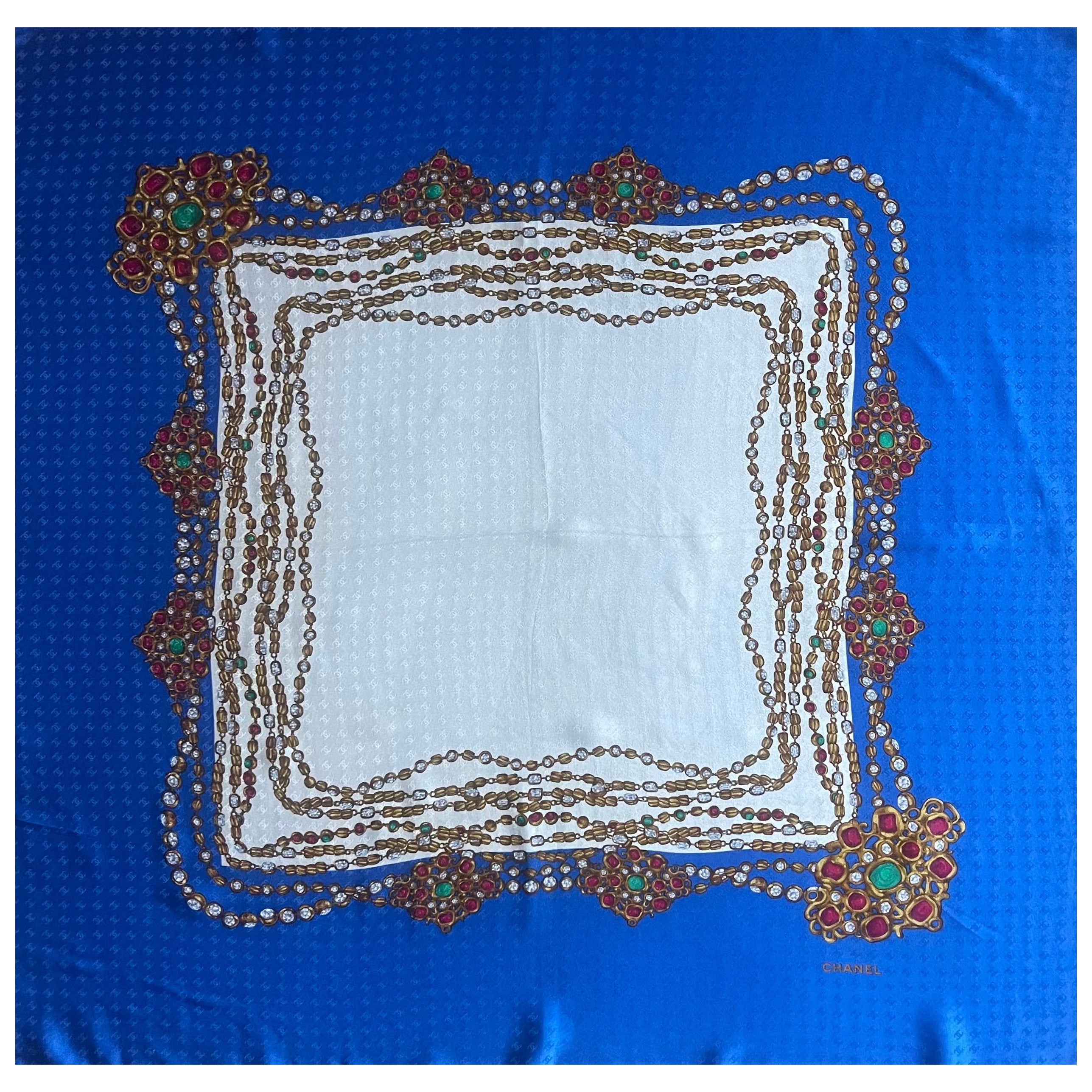 Sciarpa in seta gripoix blu e bianca di Chanel in vendita