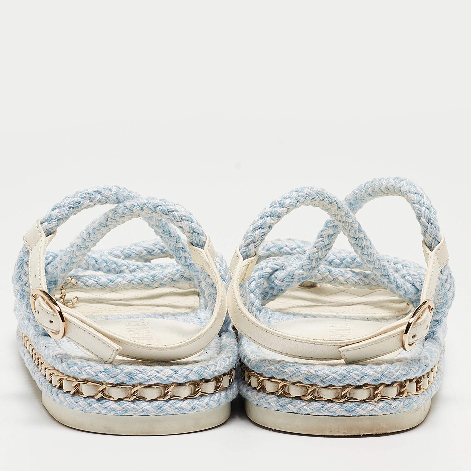 Women's Chanel Blue/White Knit Fabric Interlocking CC Logo Slingback Sandals Size 42 For Sale