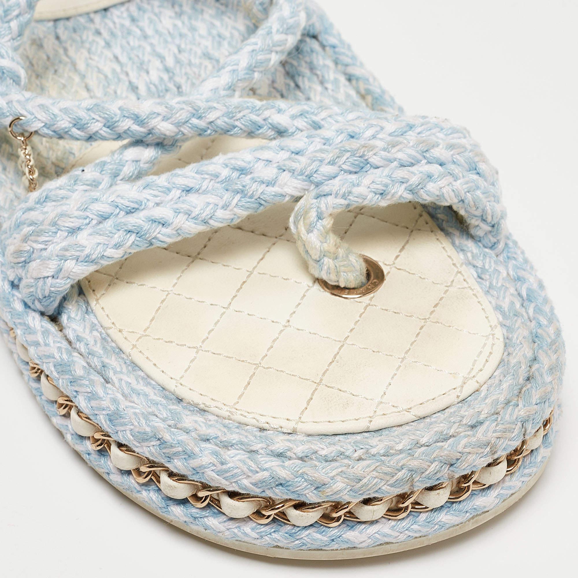 Chanel Blue/White Knit Fabric Interlocking CC Logo Slingback Sandals Size 42 For Sale 1