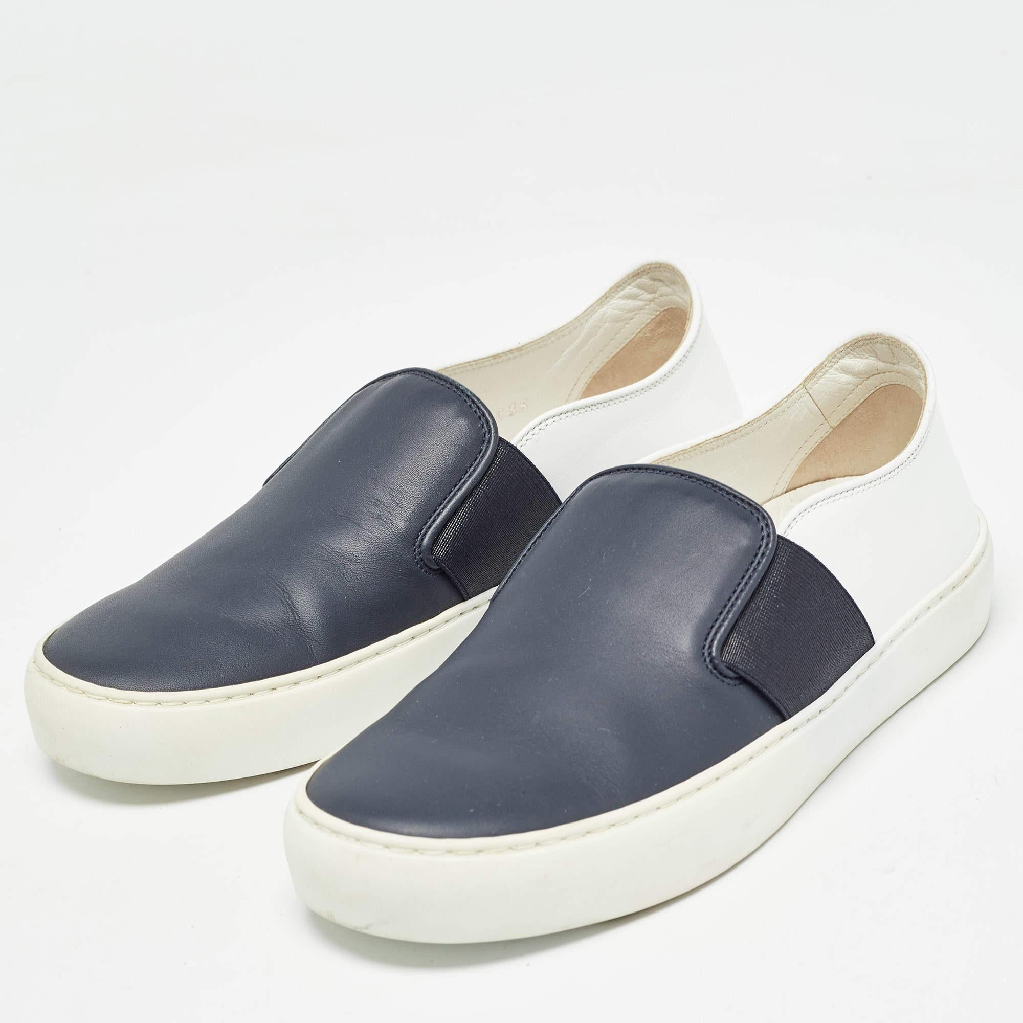 Diese Designer-Sneakers in klassischer Silhouette sind eine nahtlose Kombination aus Luxus, Komfort und Stil. Diese Sneaker sind mit charakteristischen Details und bequemen Innensohlen ausgestattet.