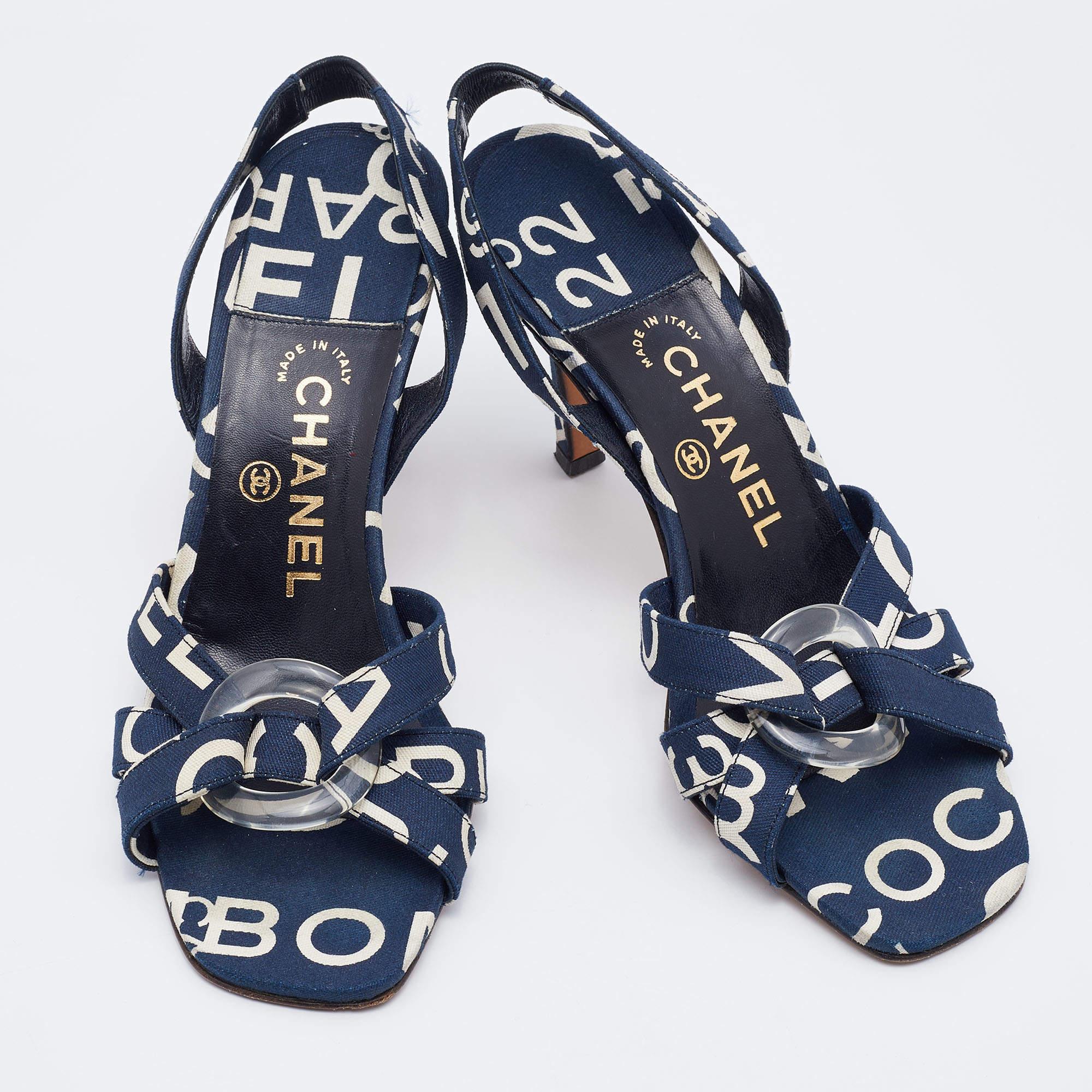 Chanel Blue/White Printed Canvas Slingback Sandals Size 37 In Good Condition In Dubai, Al Qouz 2