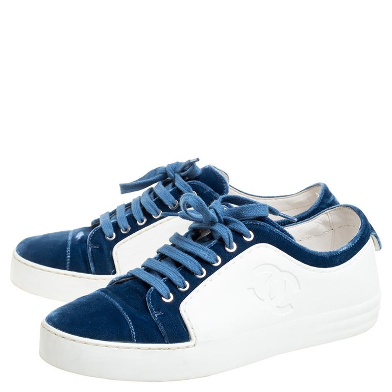 Chanel blue CC logo tennis sneakers – VintageBooBoo Pre owned designer  bags, shoes, clothes