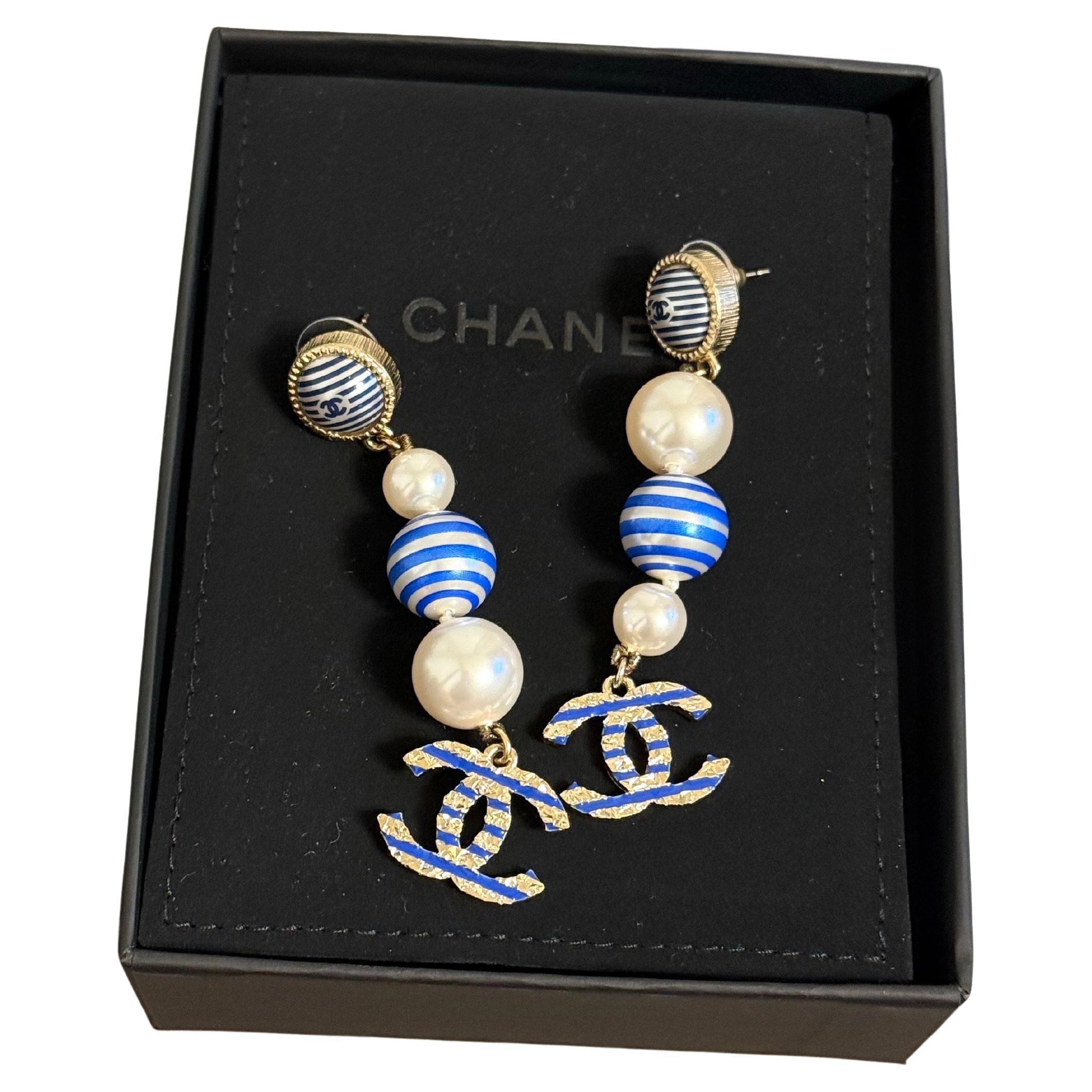 What is the difference between a drop earring and a dangle earring?