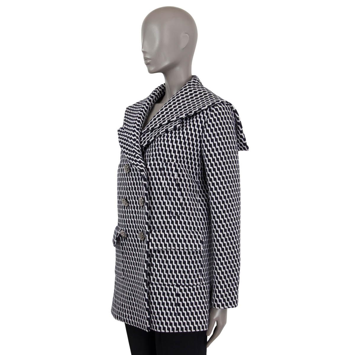 Women's CHANEL blue & white wool 2018 18A HAMBURG ZIGZAG Peacoat Jacket 40 M For Sale