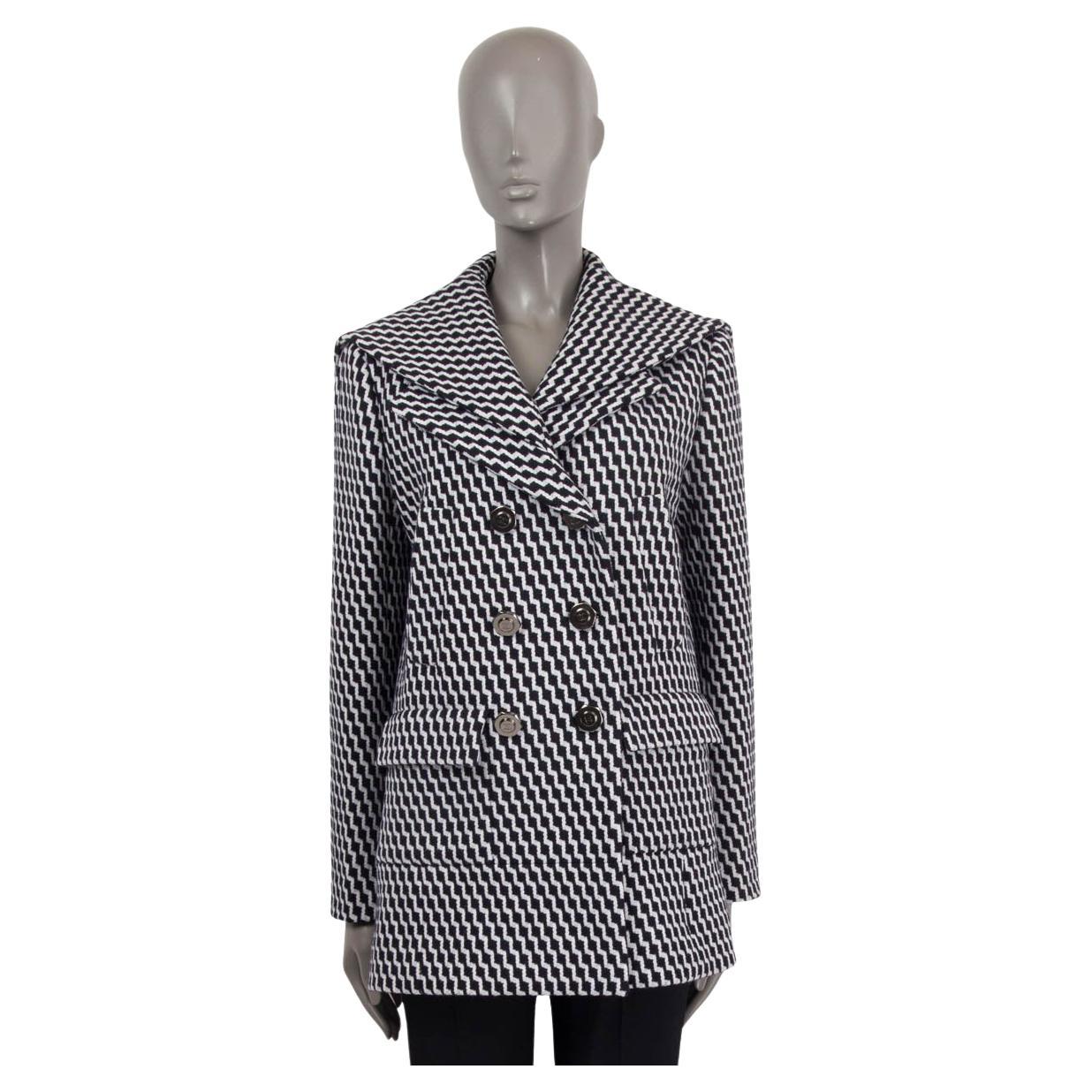 CHANEL blue & white wool 2018 18A HAMBURG ZIGZAG Peacoat Jacket 40 M For Sale