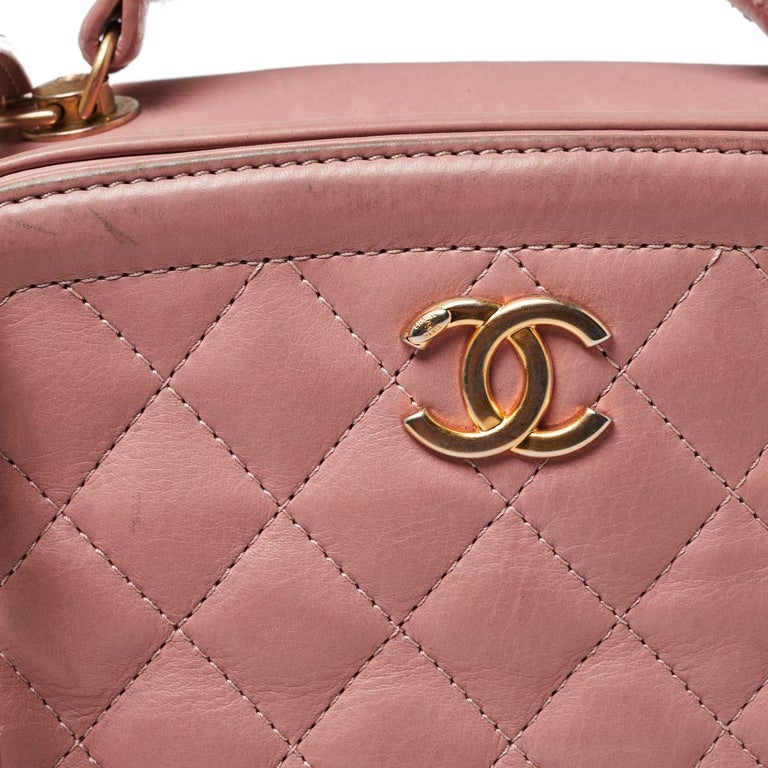 Chanel Blush Pink Quilted Leather Small Vanity Case Bag For Sale at 1stDibs