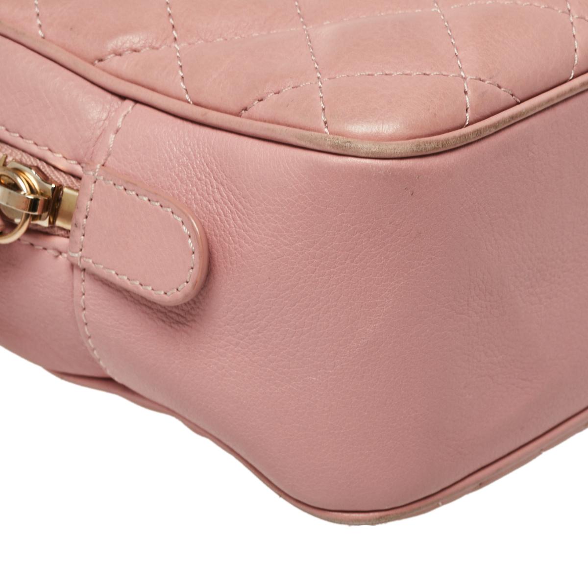 Chanel Blush Pink Quilted Leather Small Vanity Case Bag In Good Condition In Dubai, Al Qouz 2