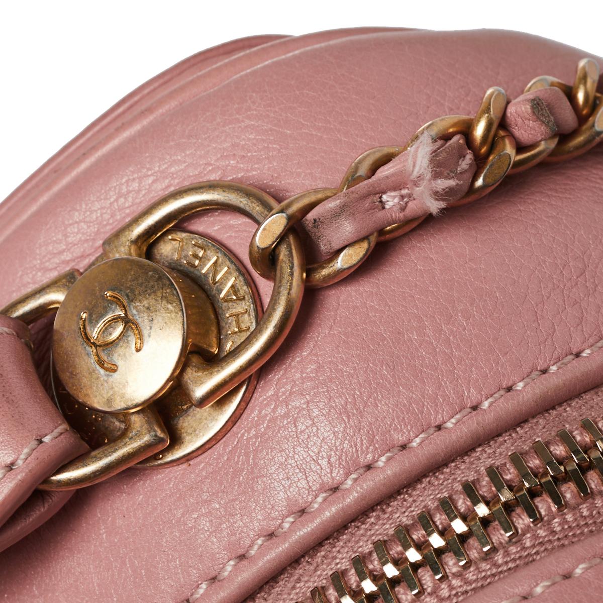 Chanel Blush Pink Quilted Leather Small Vanity Case Bag In Fair Condition In Dubai, Al Qouz 2