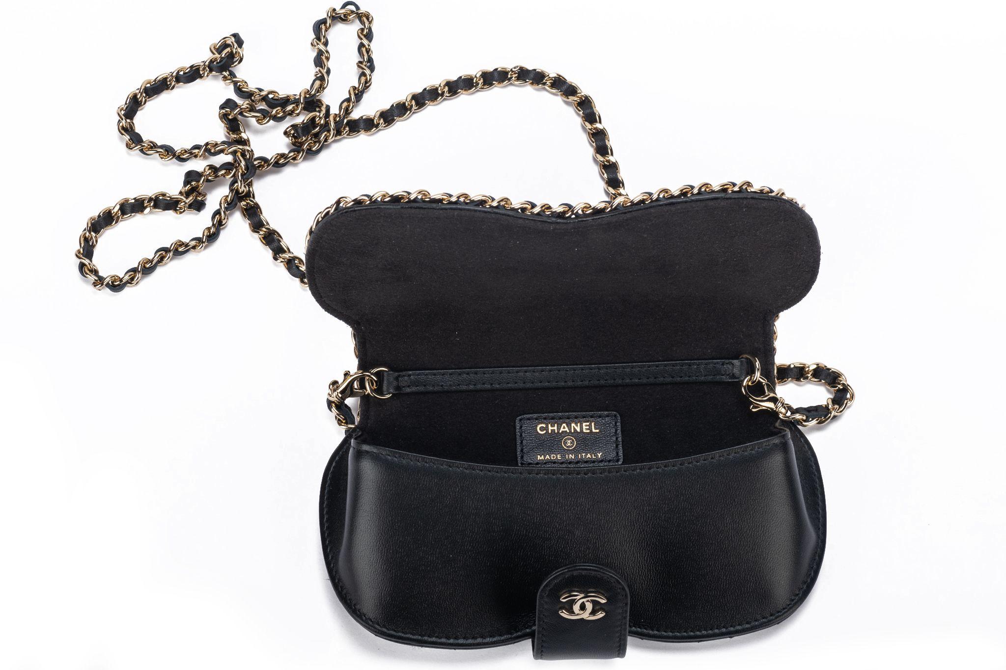 Chanel BNIB Schwarze Sonnenbrille Etui /Tasche im Angebot 1